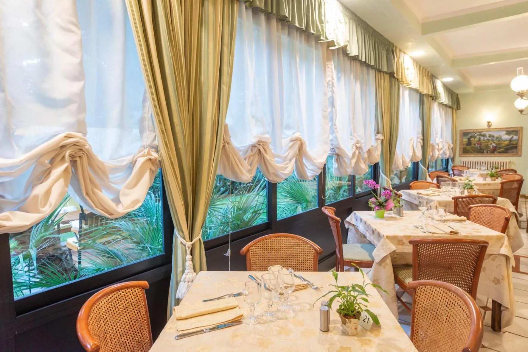 Restaurant/places to eat in Hotel Kyrton