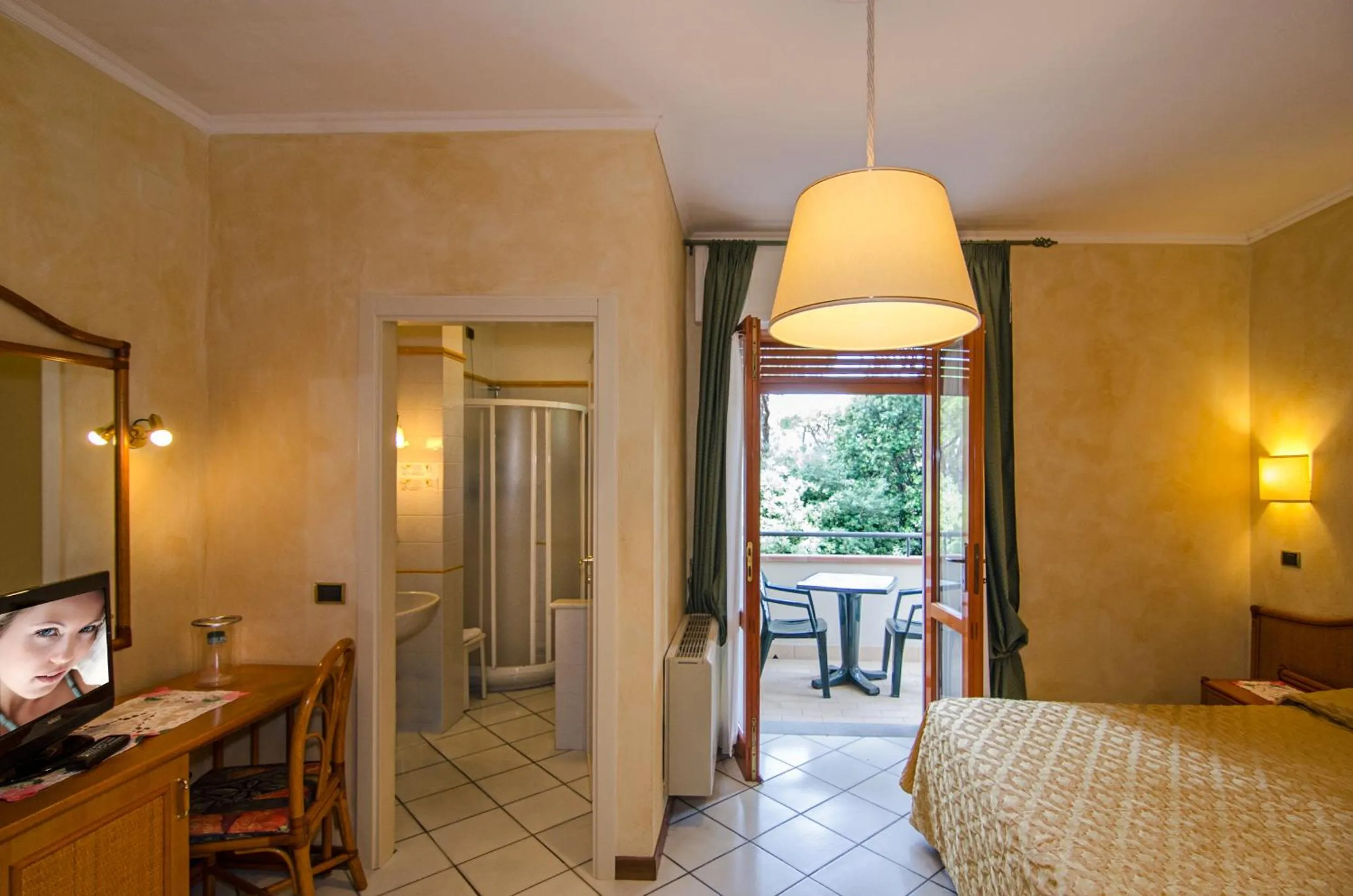 Photo of the whole room, Bed in Hotel Kyrton