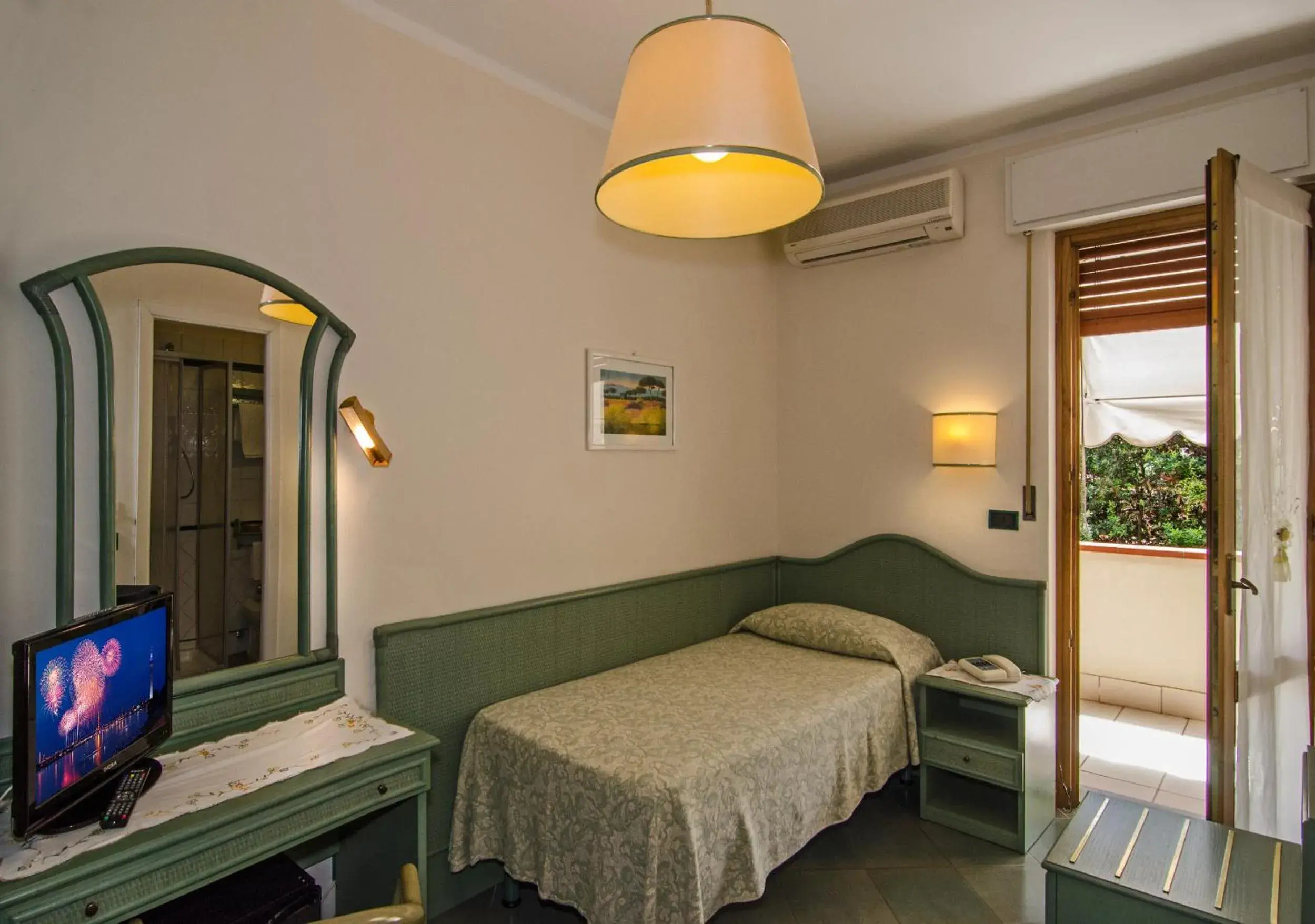 Single Room with Balcony in Hotel Kyrton Single Room with Balcony in Hotel Kyrton