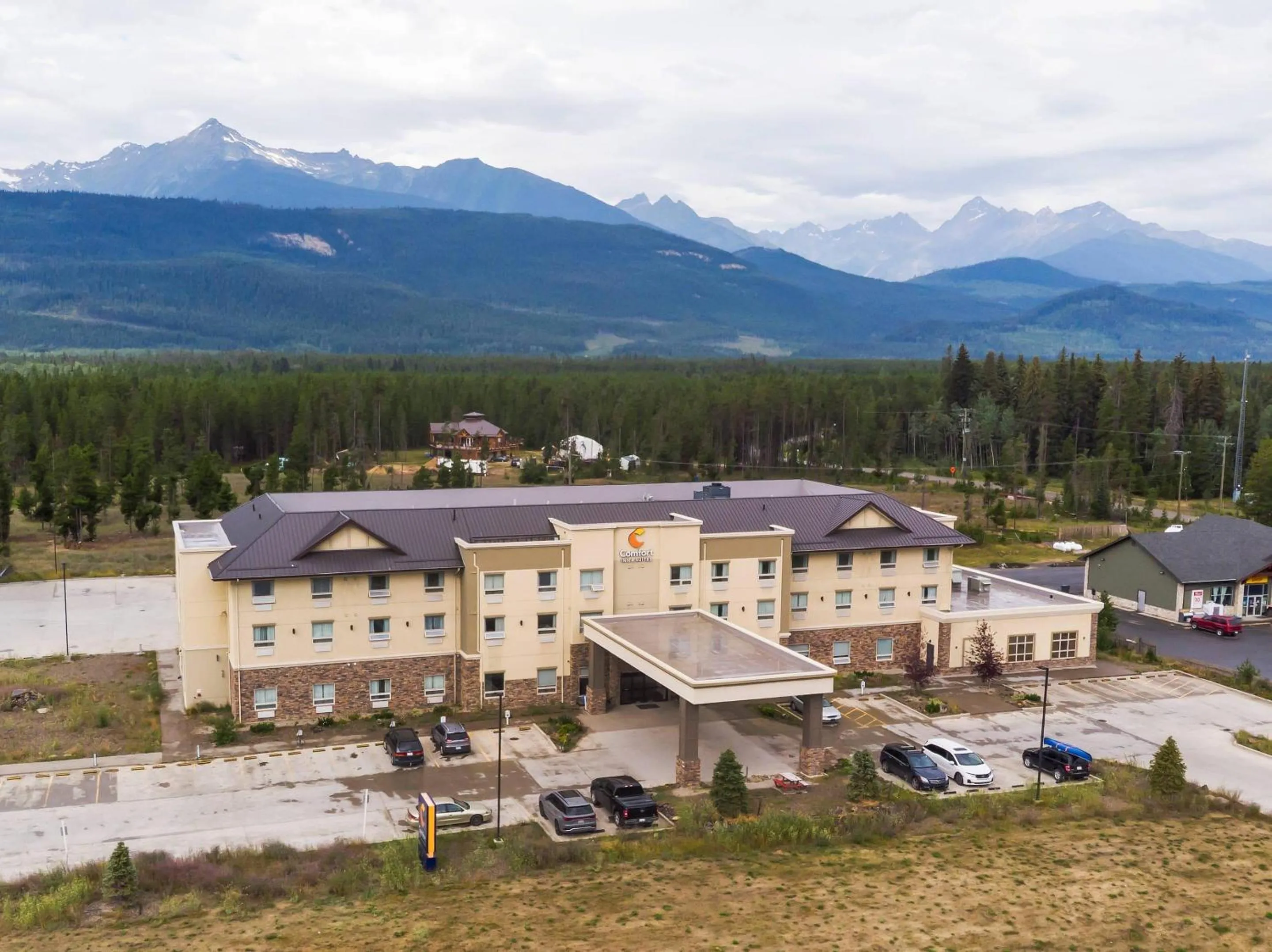 Property building in Comfort Inn & Suites