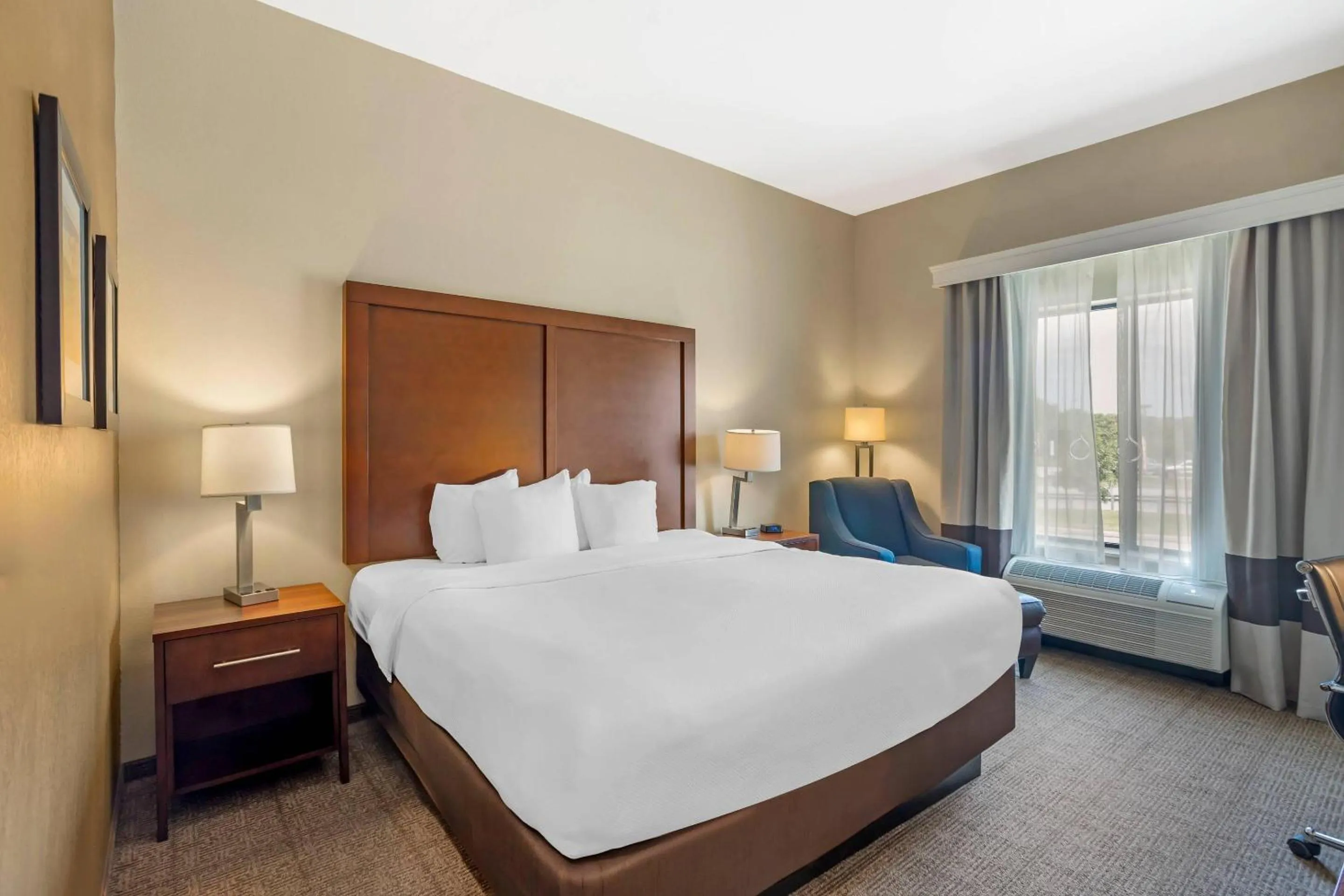 Bedroom, Bed in Comfort Inn & Suites Gap Amish Country