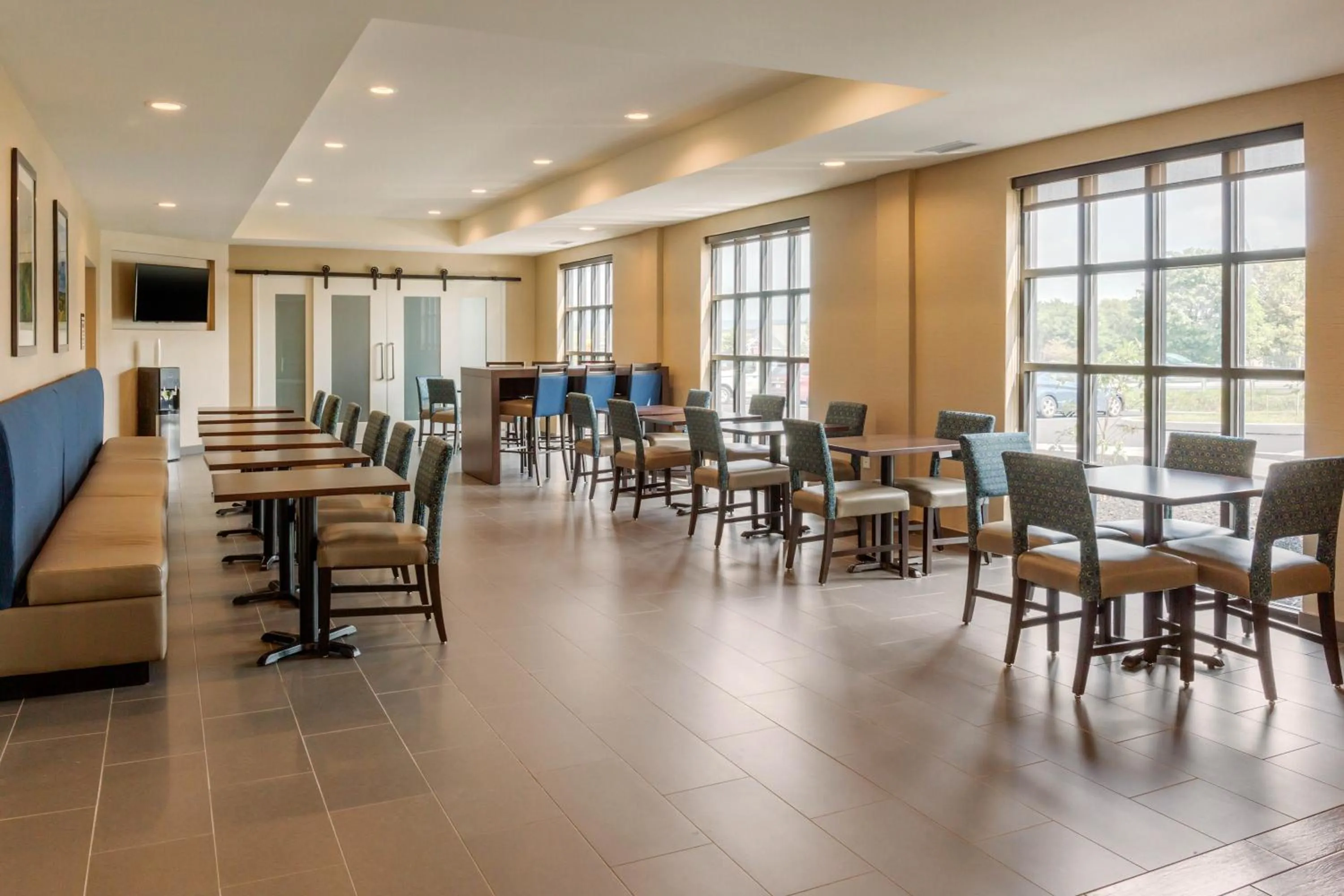 Breakfast in Comfort Inn & Suites Gap Amish Country