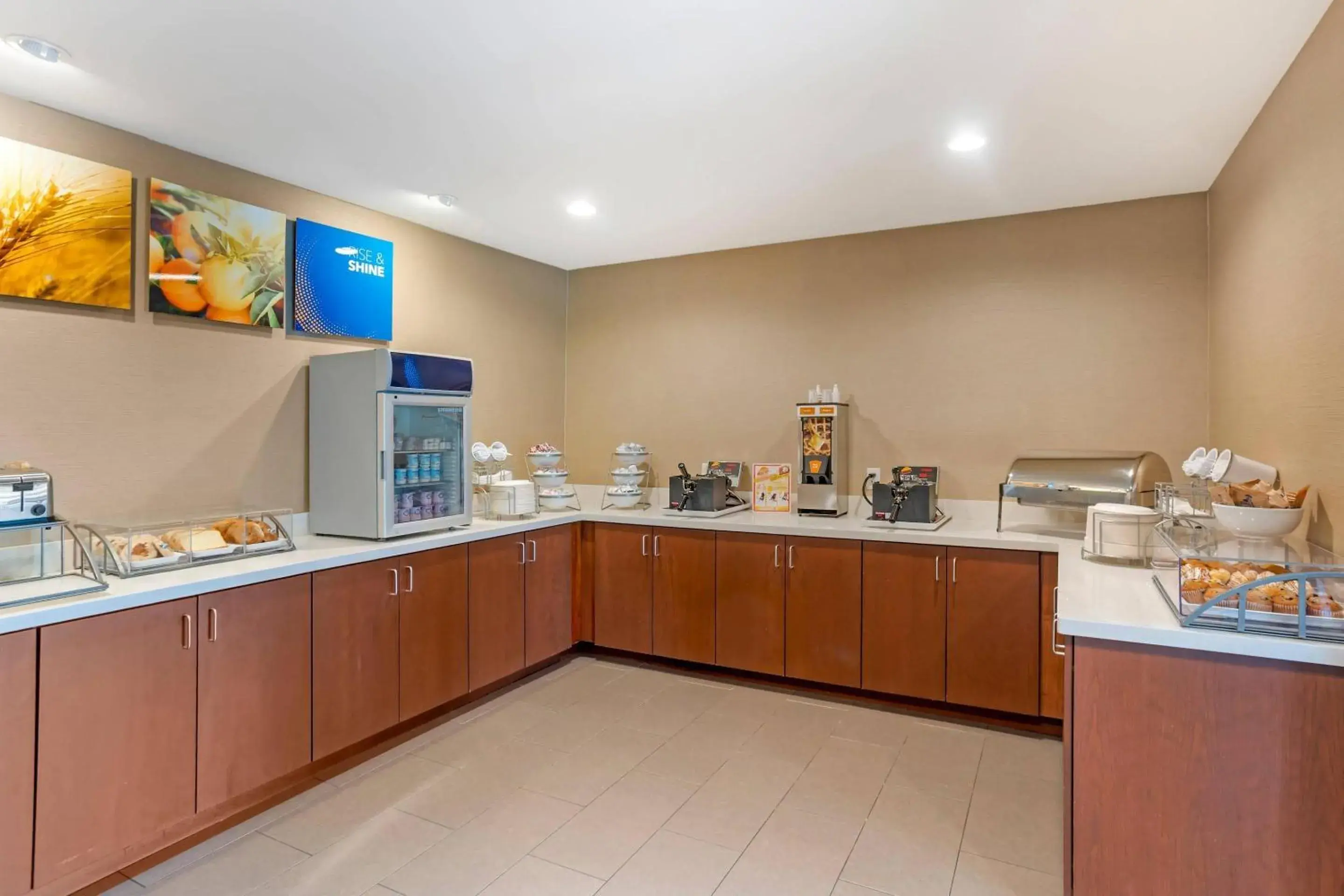 Breakfast in Comfort Inn & Suites Gap Amish Country Breakfast in Comfort Inn & Suites Gap Amish Country