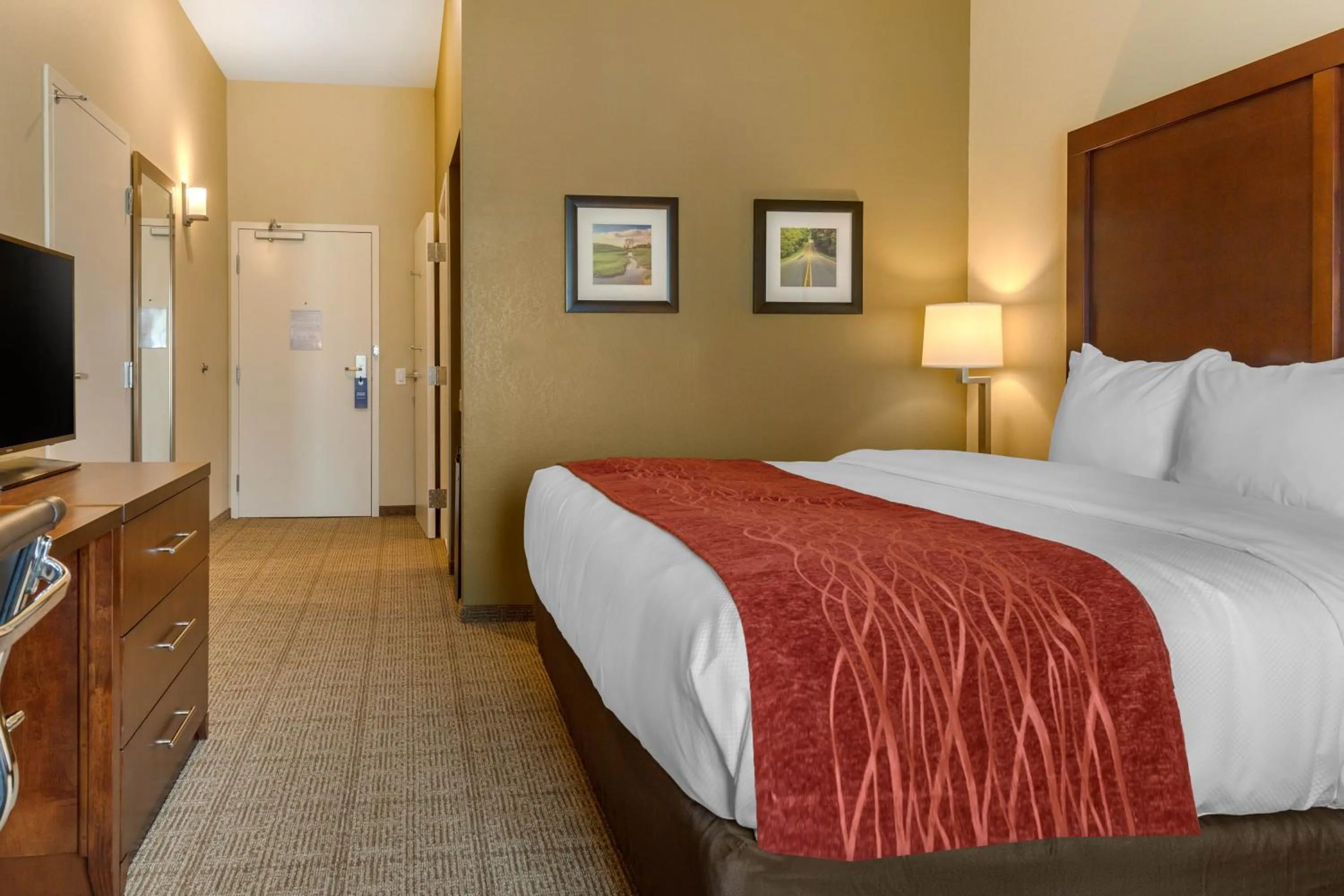 Bed in Comfort Inn & Suites Gap Amish Country