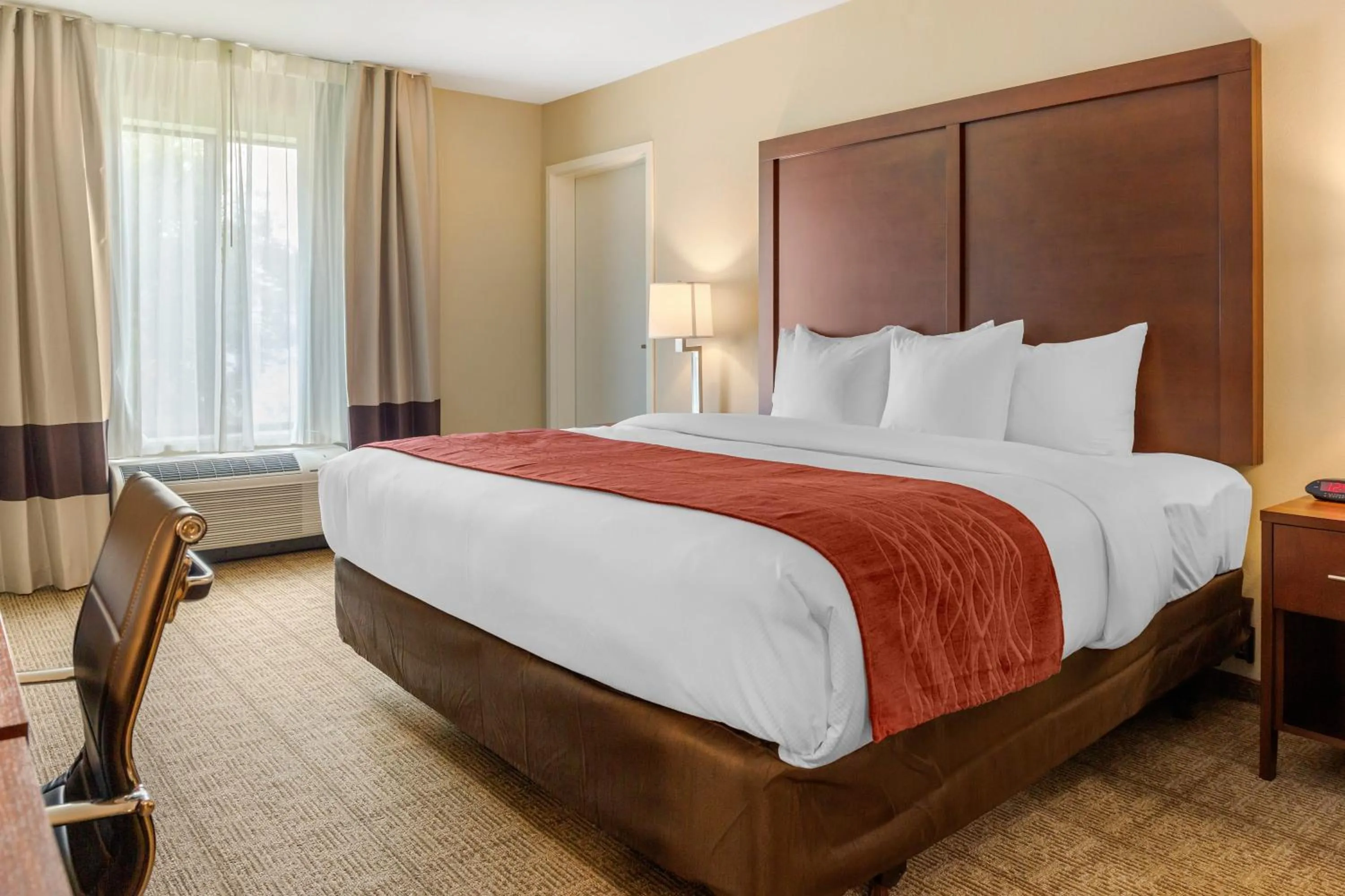 Bed in Comfort Inn & Suites Gap Amish Country