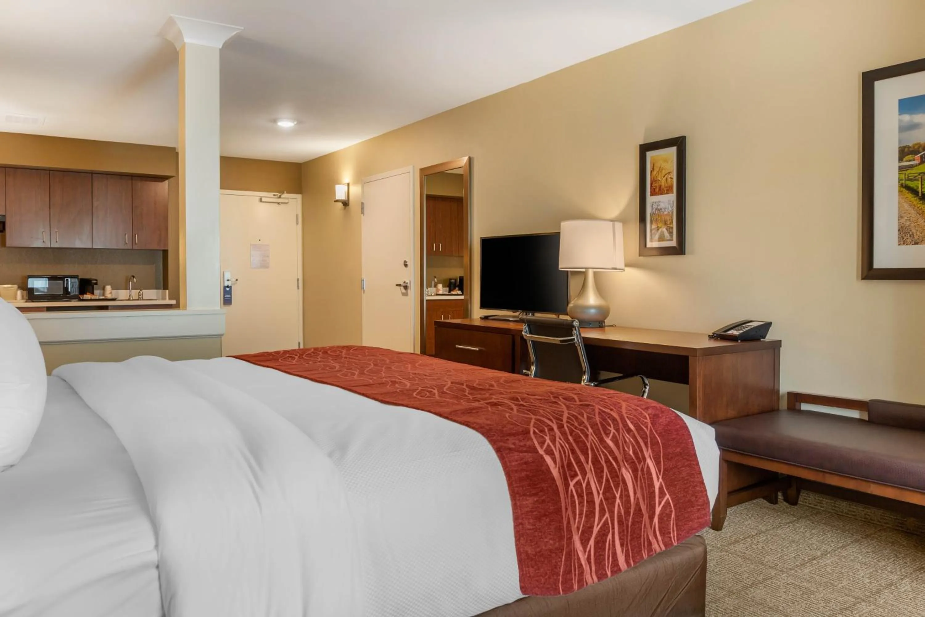 Bed in Comfort Inn & Suites Gap Amish Country