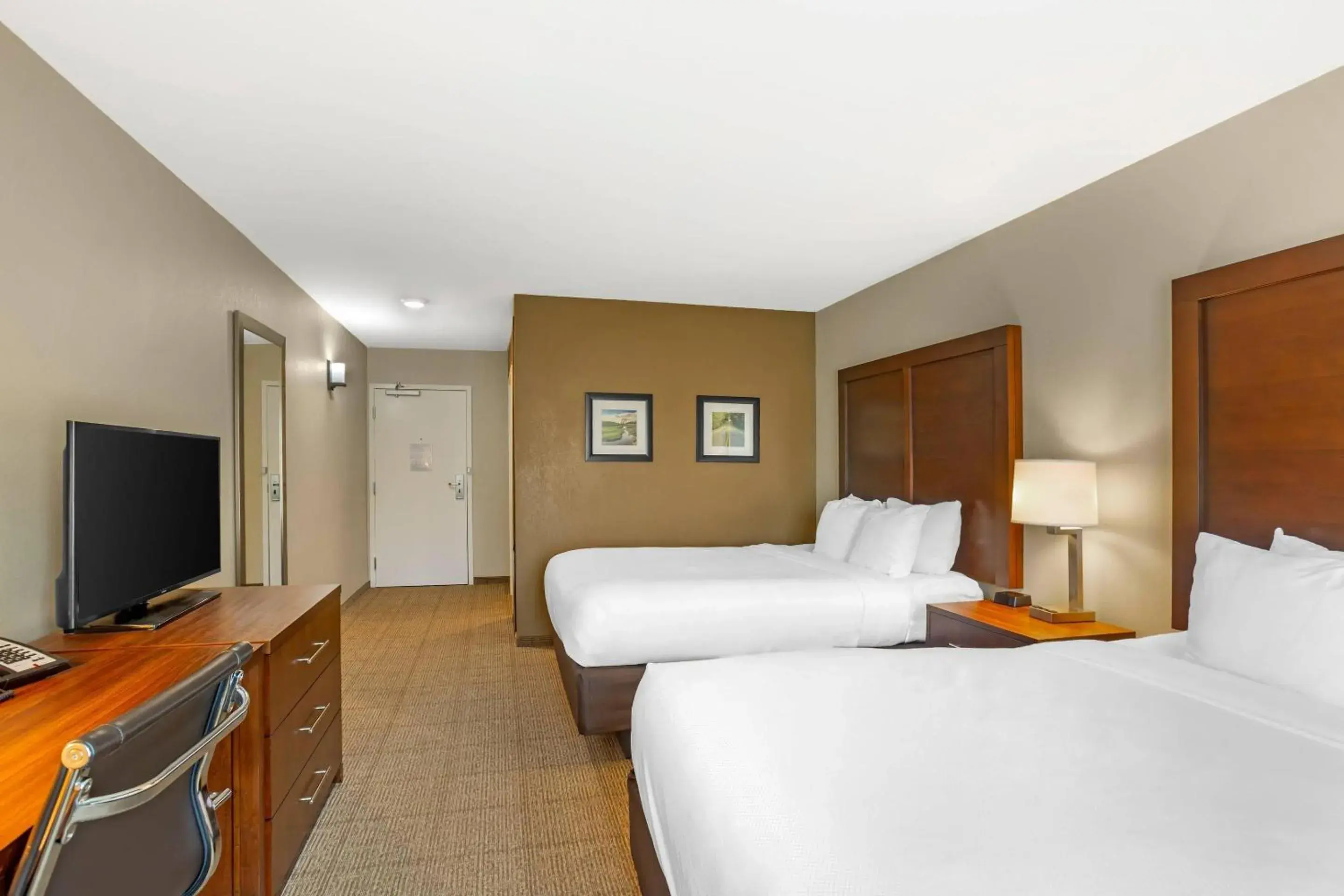 Bedroom, Bed in Comfort Inn & Suites Gap Amish Country Bedroom, Bed in Comfort Inn & Suites Gap Amish Country