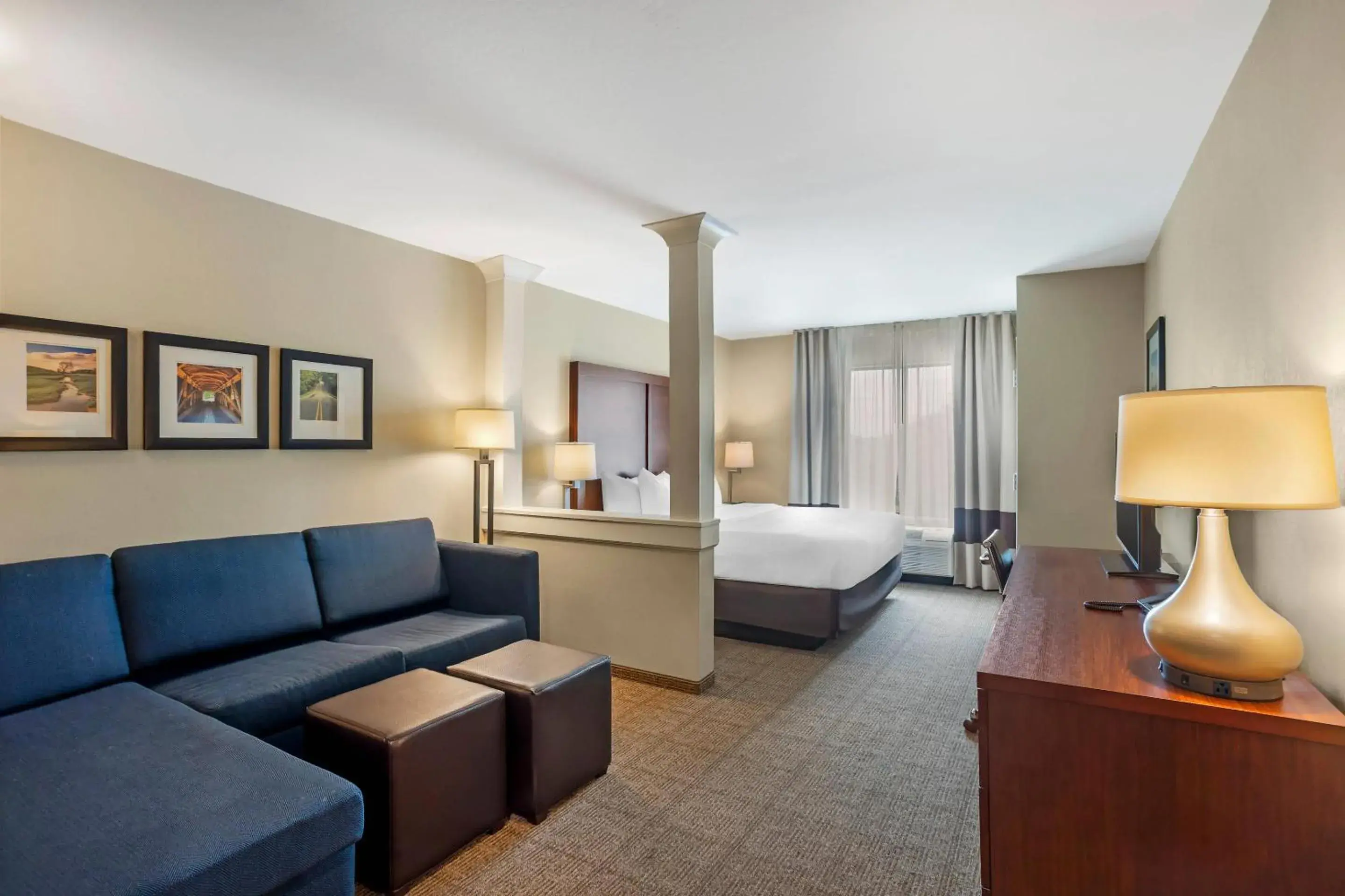 Bedroom, Bed in Comfort Inn & Suites Gap Amish Country Bedroom, Bed in Comfort Inn & Suites Gap Amish Country