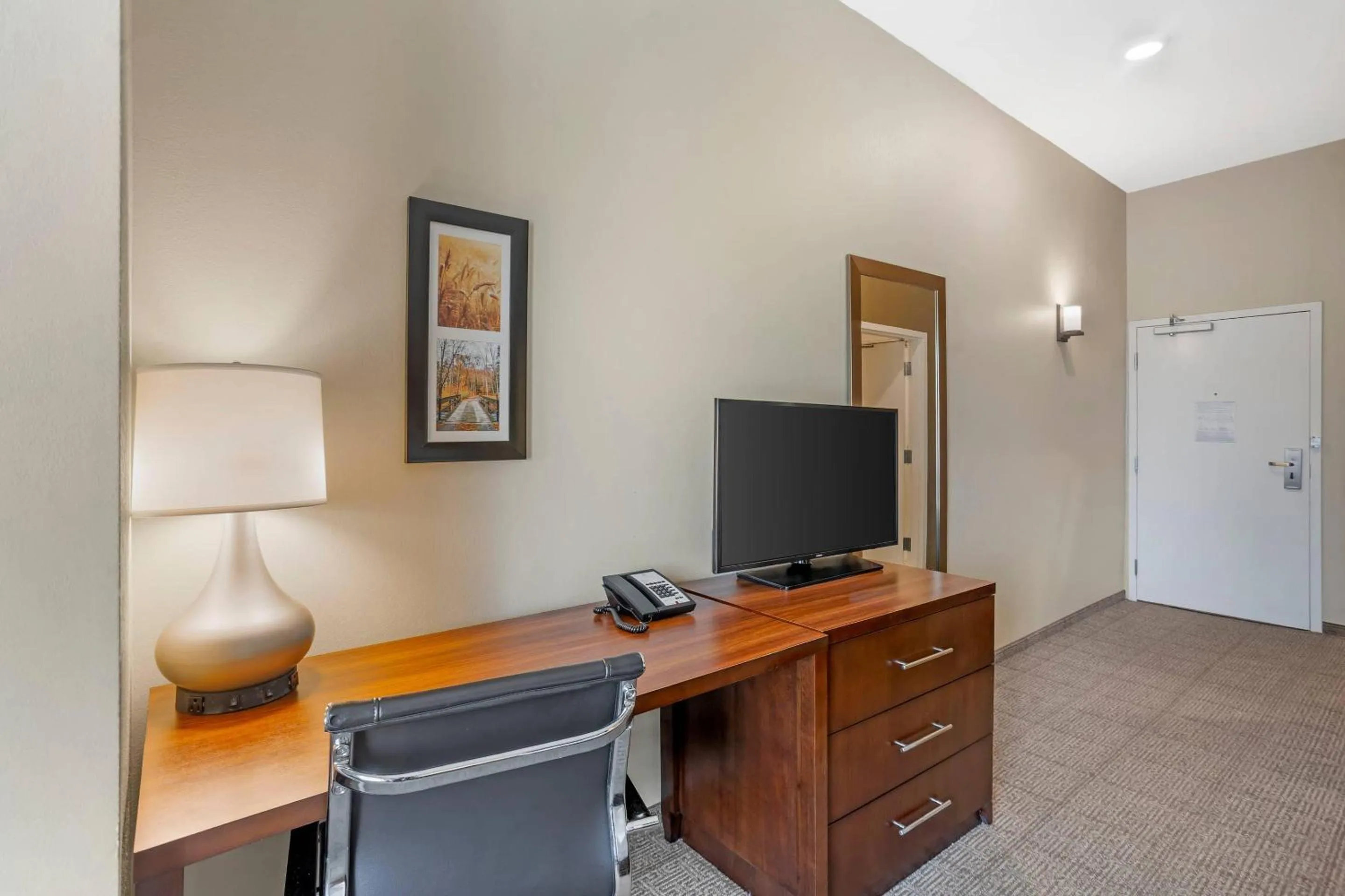 Bedroom in Comfort Inn & Suites Gap Amish Country