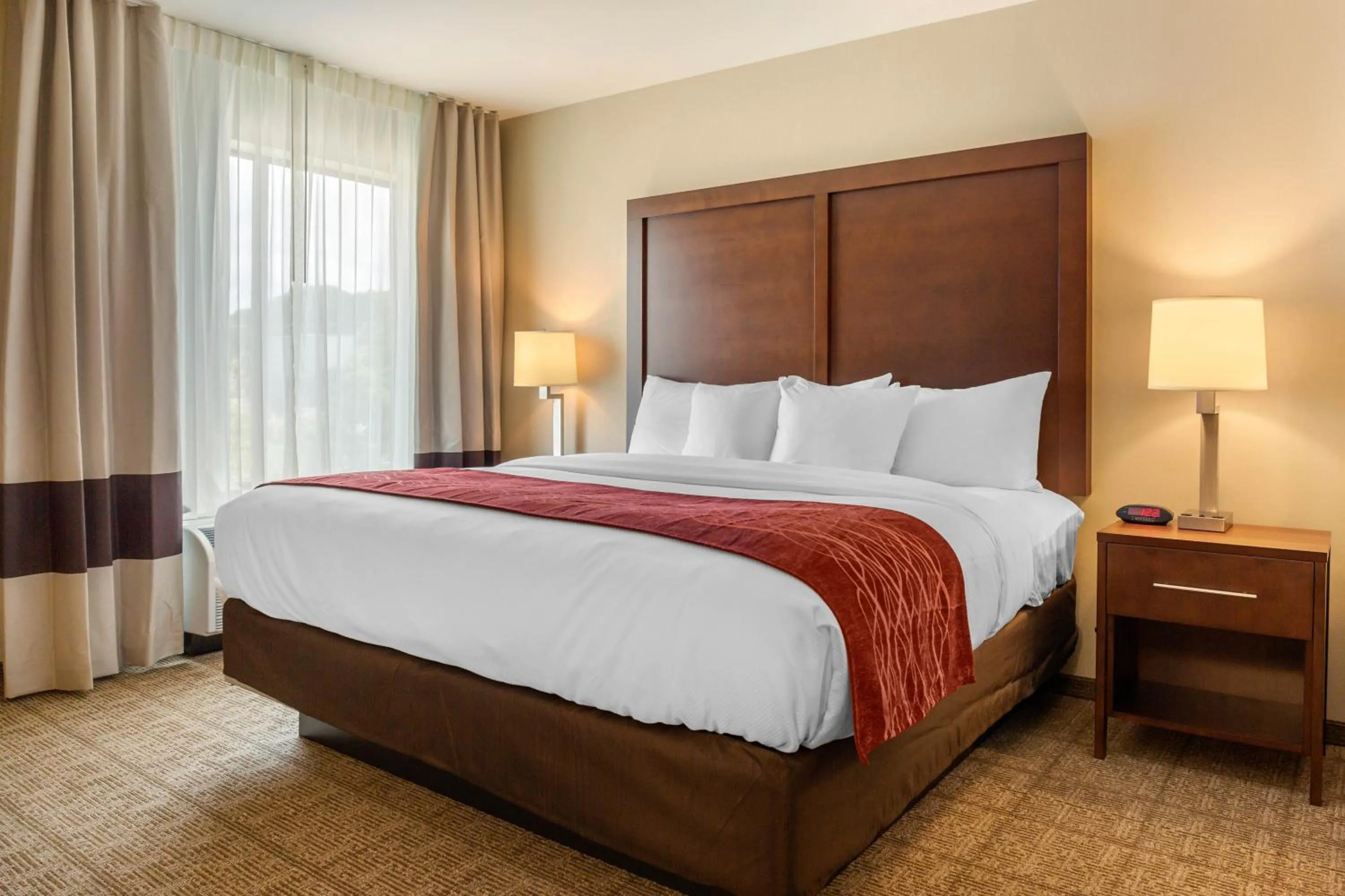 Bed in Comfort Inn & Suites Gap Amish Country