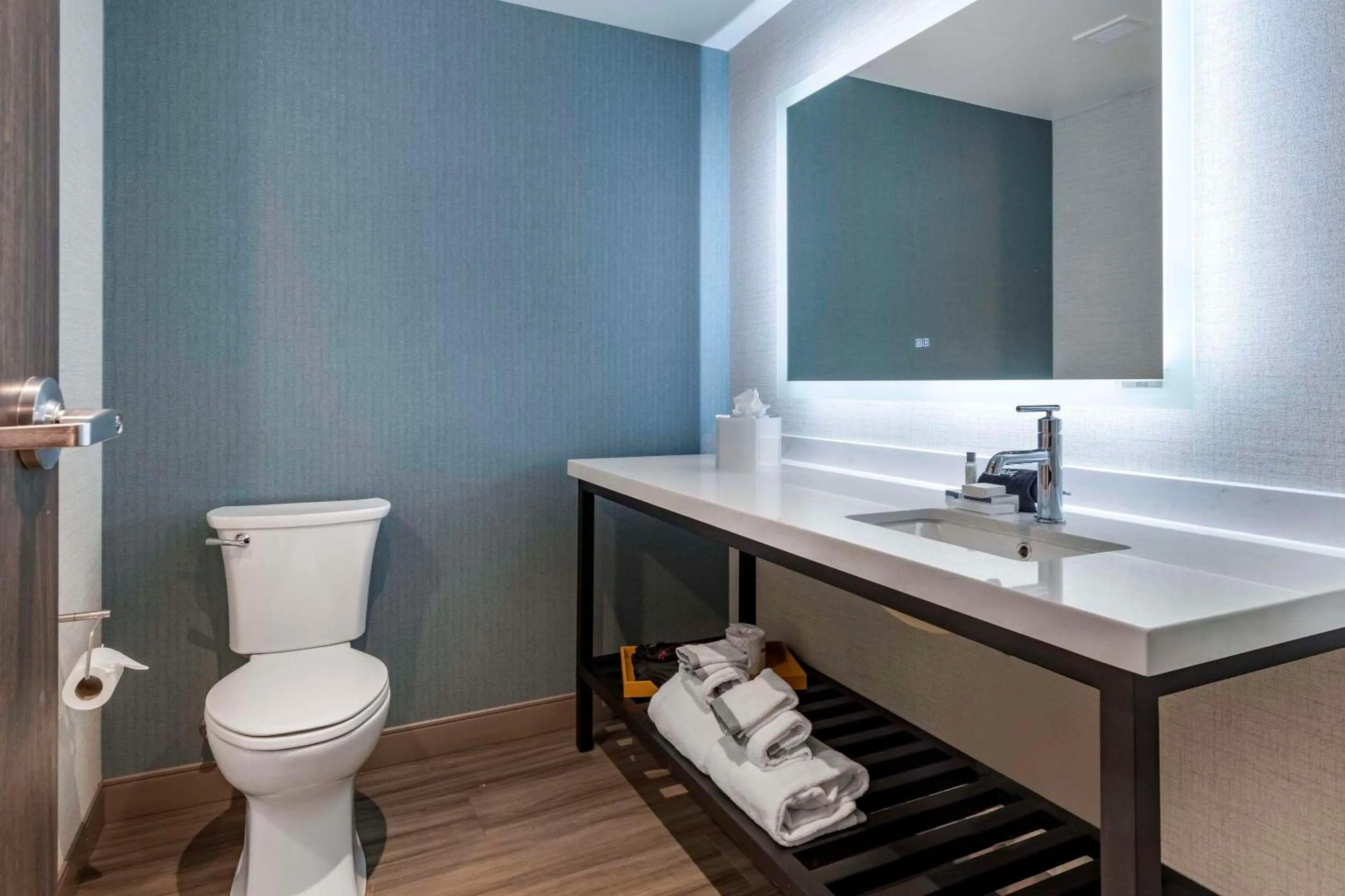 Bedroom in Cambria Hotel Bloomington Mall of America Minneapolis Airport