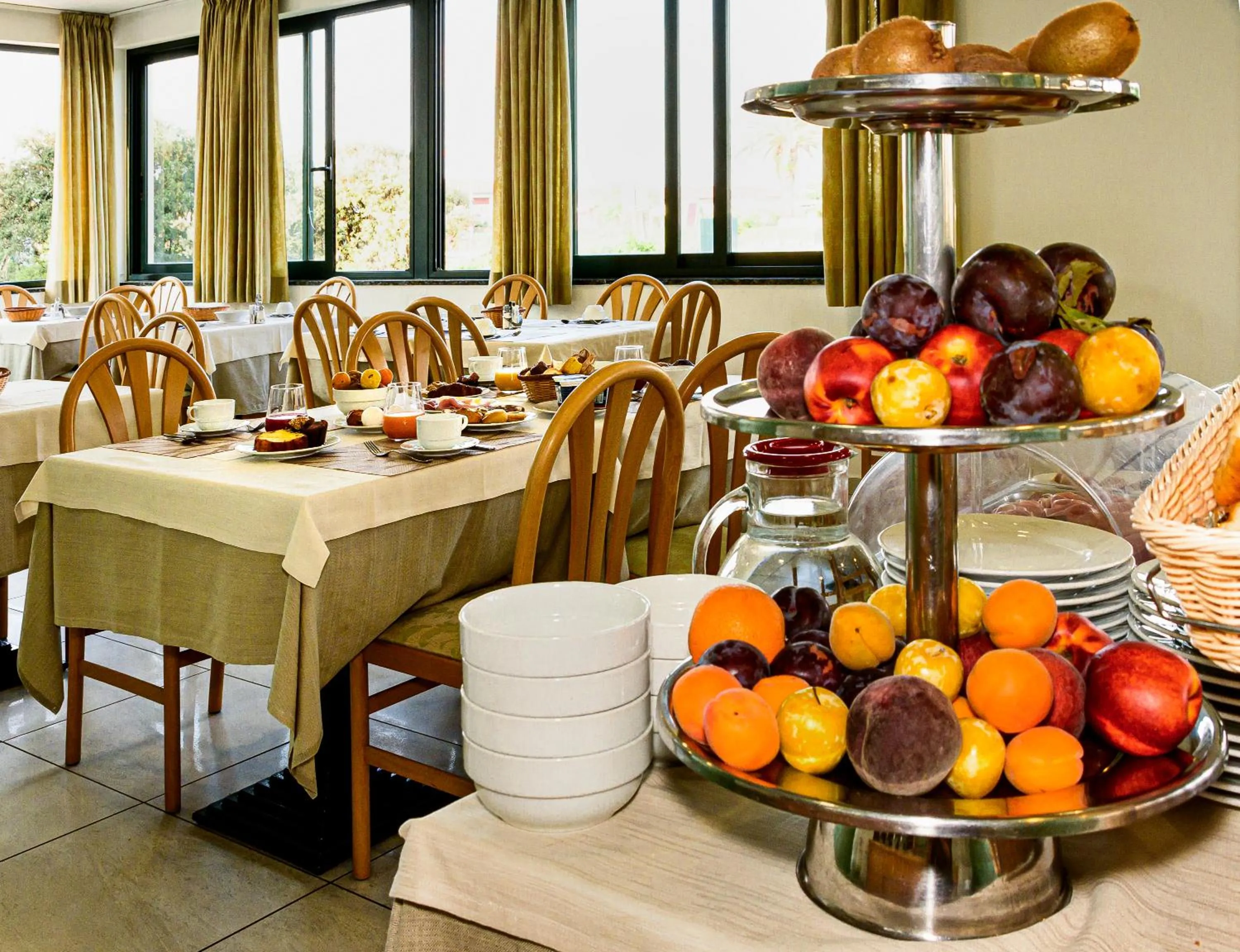 Food and drinks in Hotel Paris