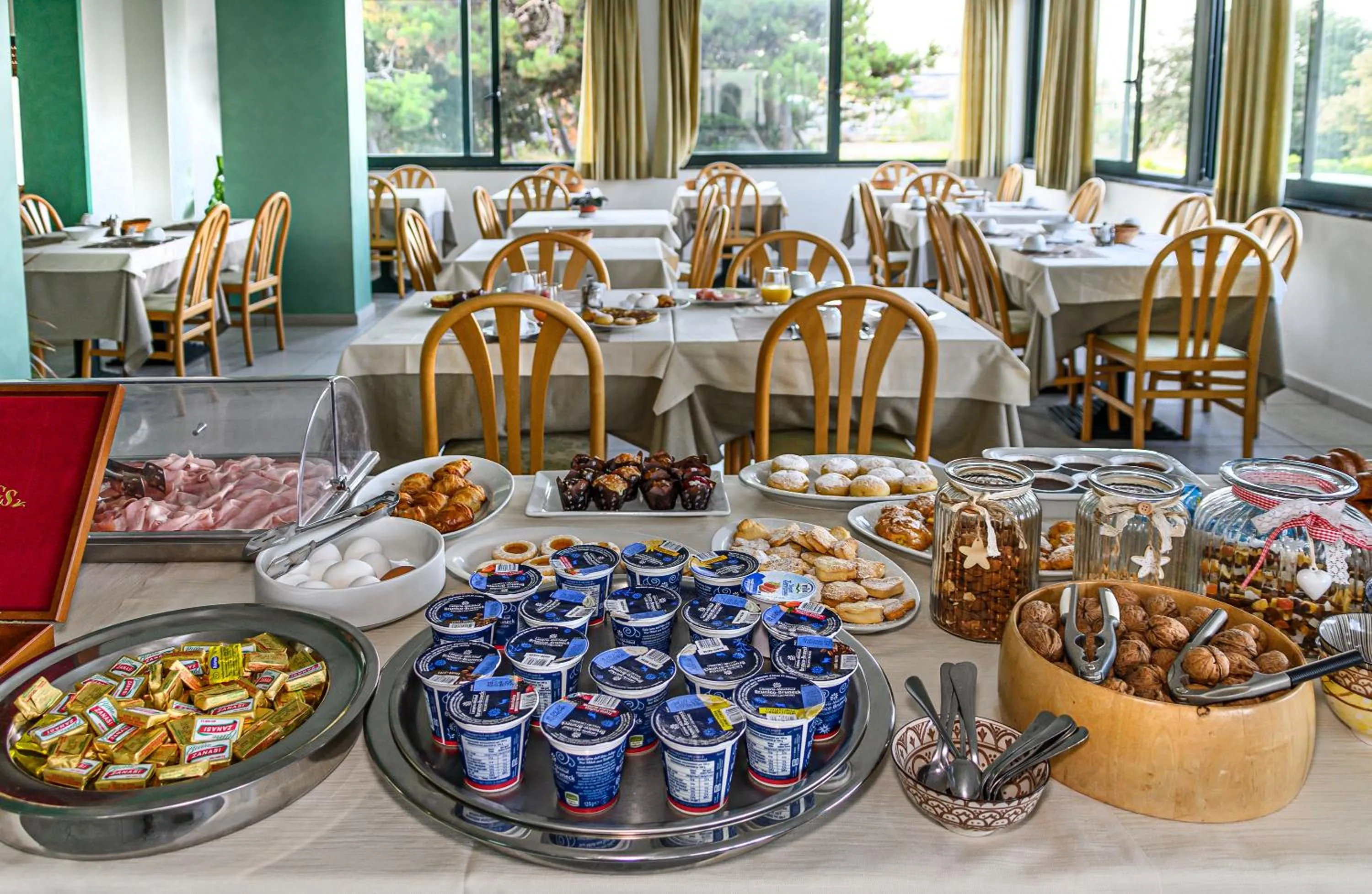 Food and drinks in Hotel Paris