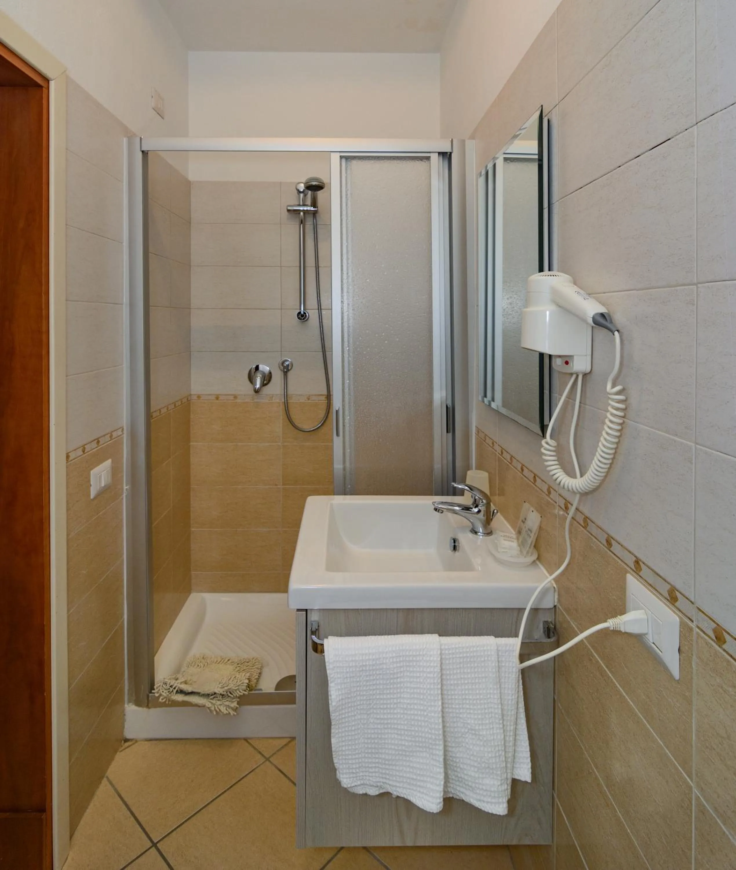 Shower in Hotel Paris