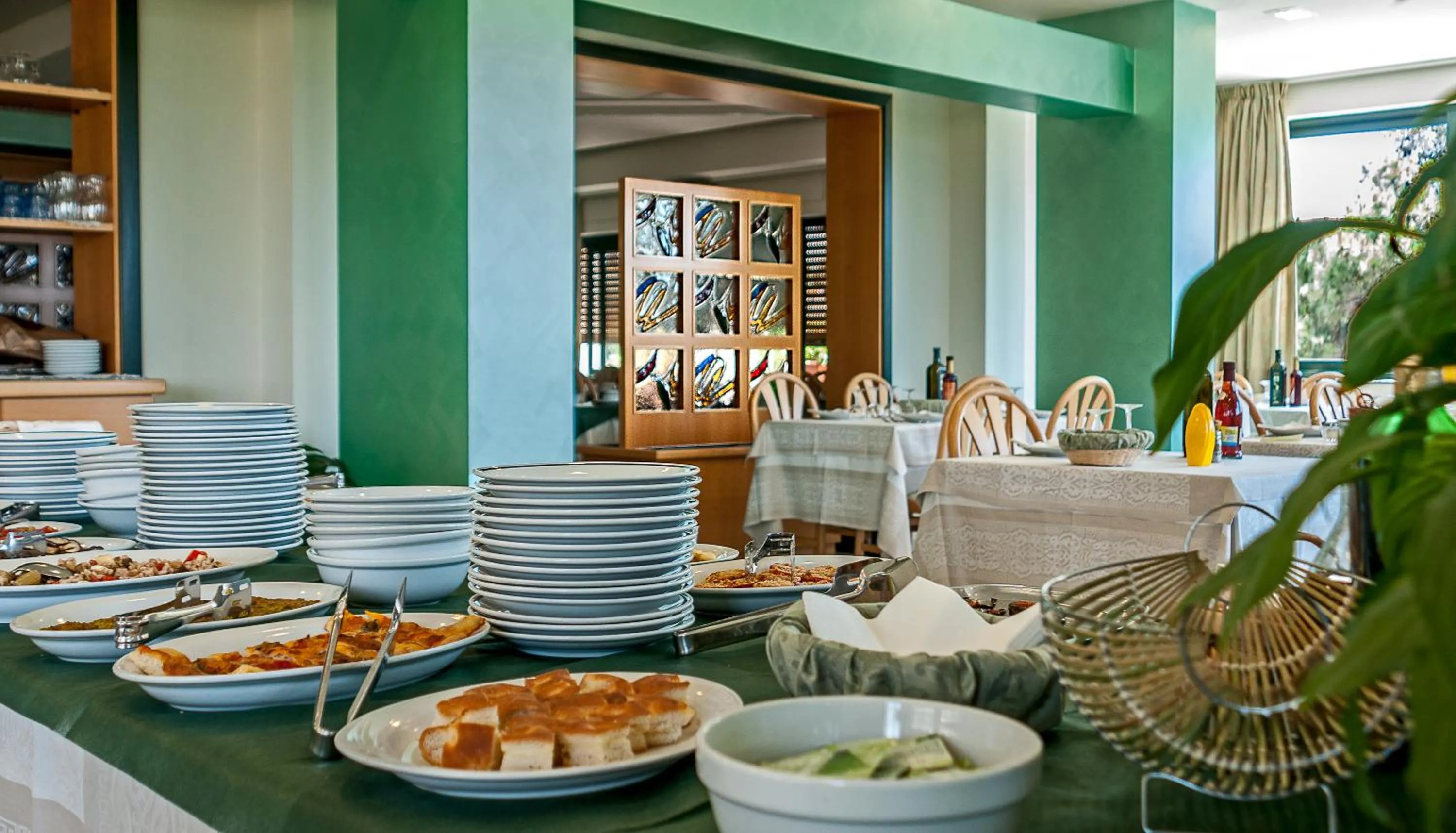 Restaurant/places to eat in Hotel Paris