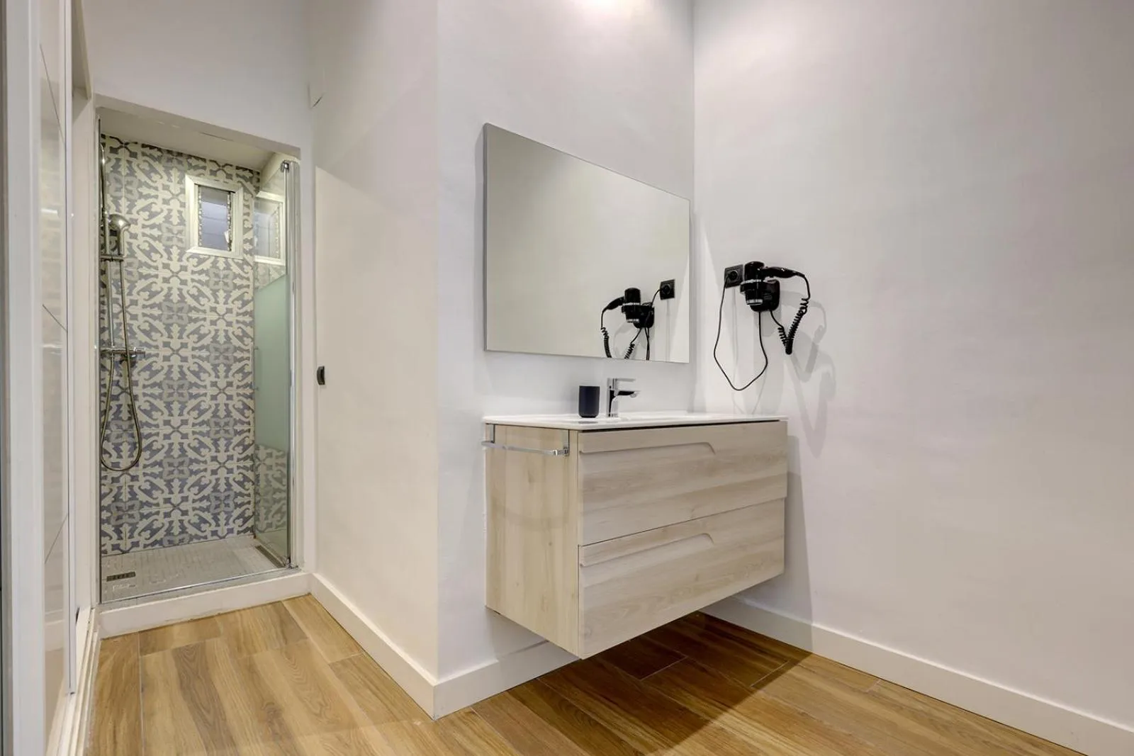 Shower in Aqua Apartments Málaga