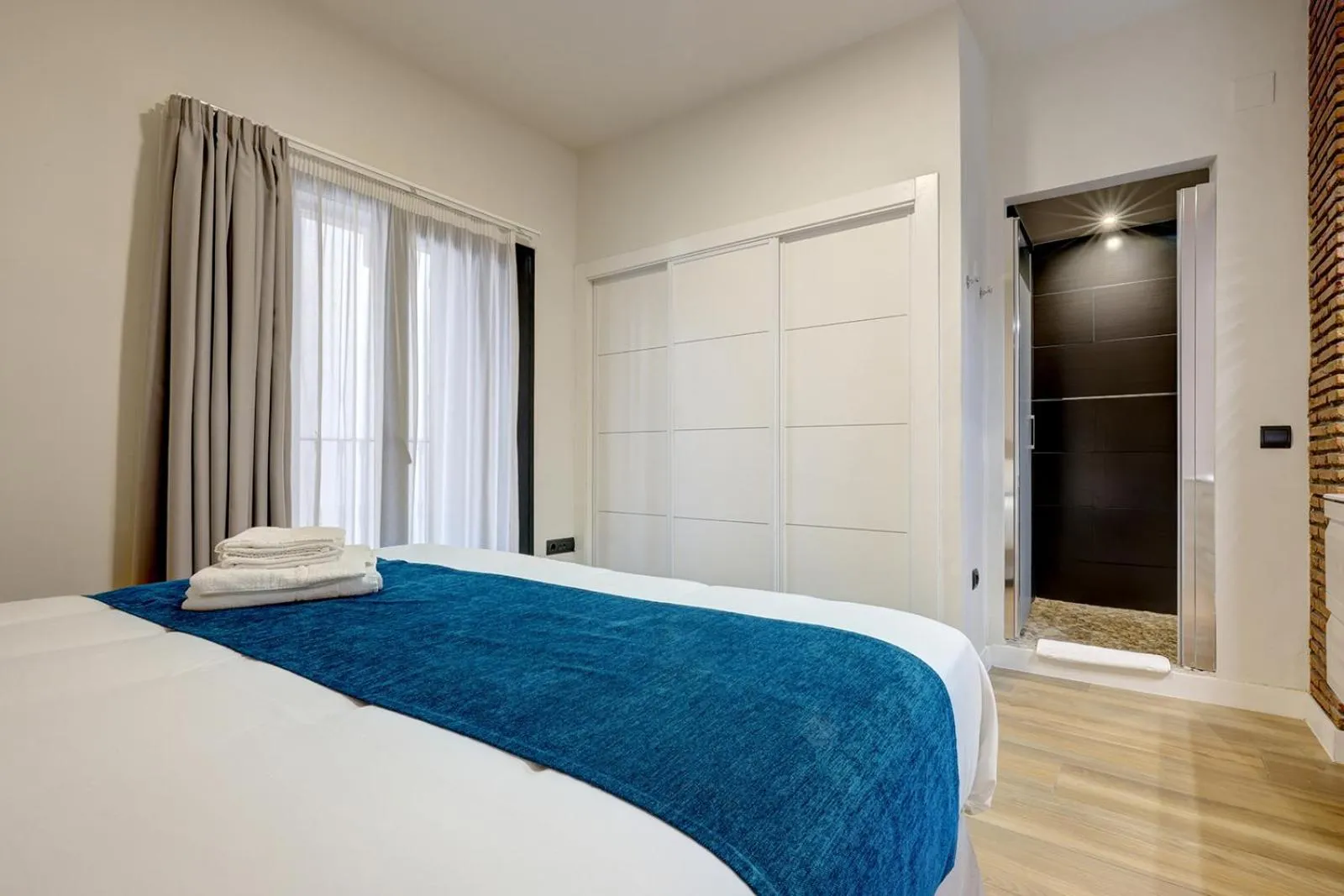 Bed in Aqua Apartments Málaga