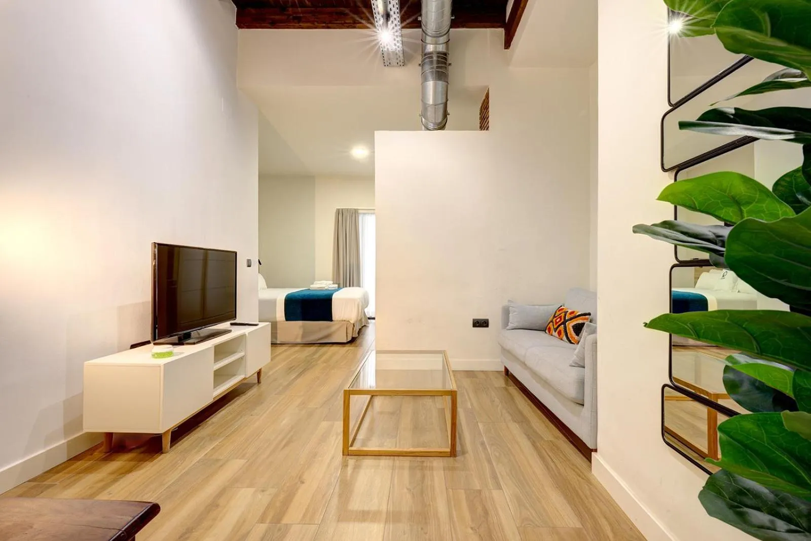 TV and multimedia in Aqua Apartments Málaga