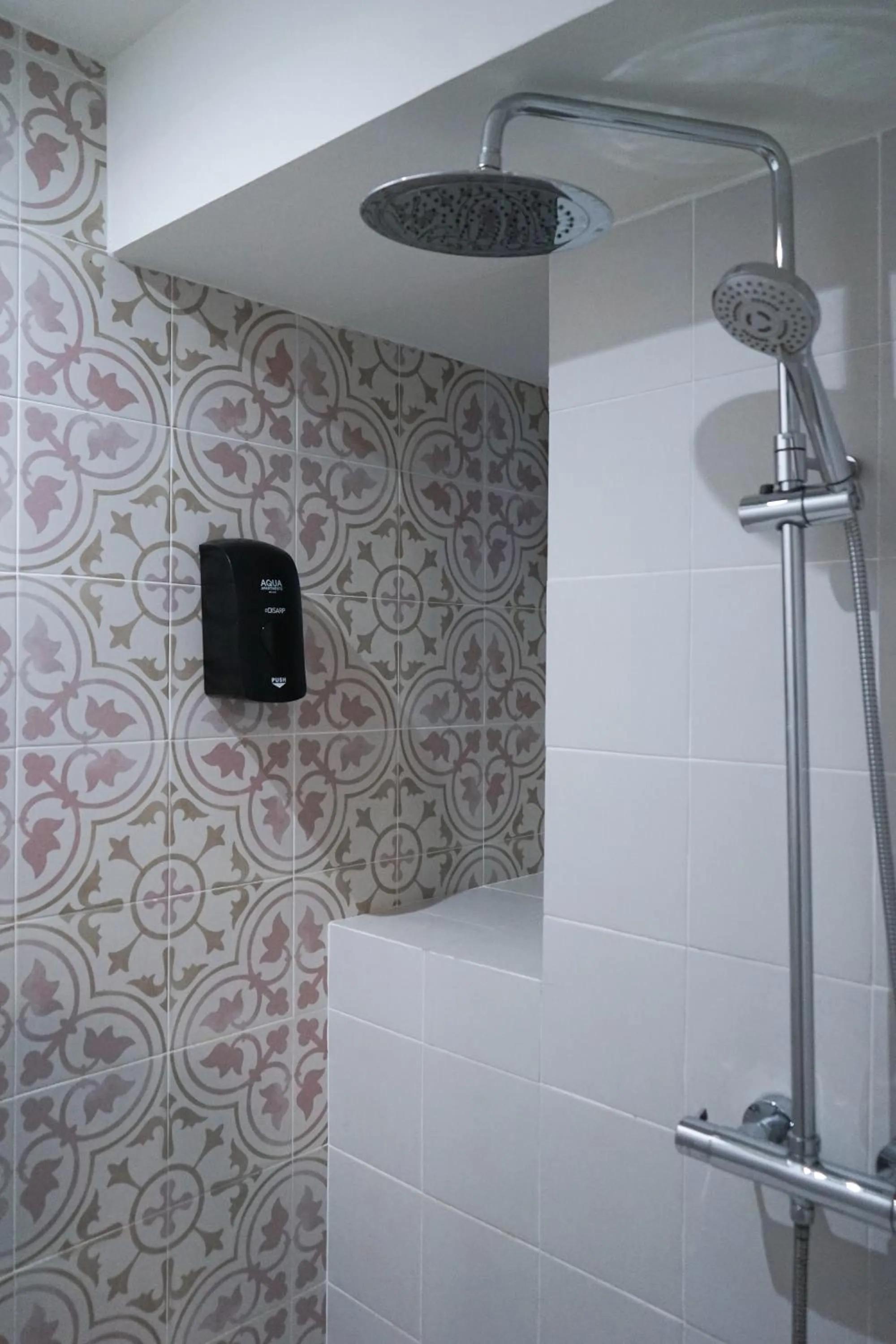 Shower in Aqua Apartments Málaga