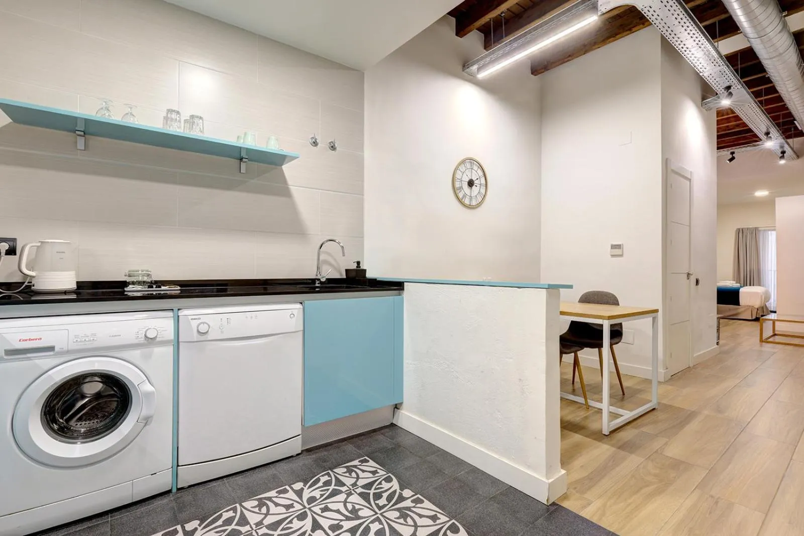 Kitchen or kitchenette in Aqua Apartments Málaga