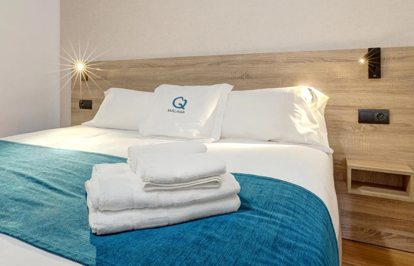 Bed in Aqua Apartments Málaga