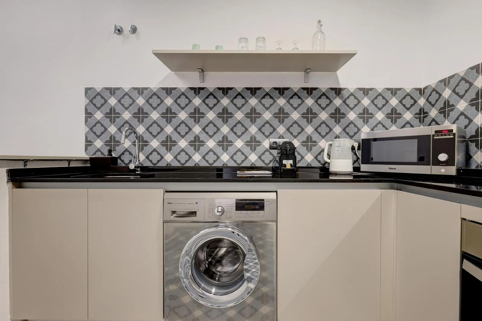 Kitchen or kitchenette in Aqua Apartments Málaga