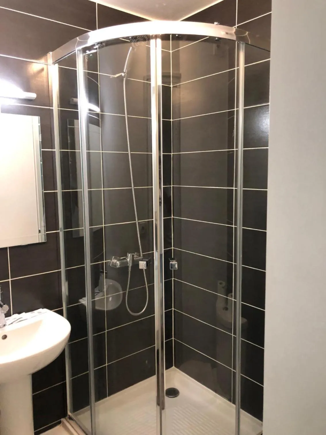 Shower in Hôtel du stade ex Kyriad Direct Lille Est Stade Pierre Mauroy