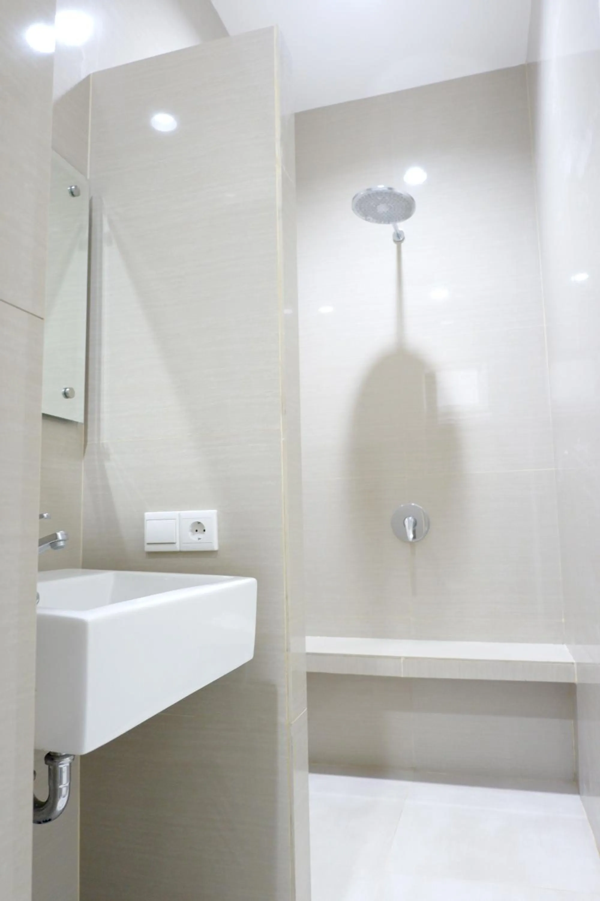 Bathroom in Arawa Traveller's Inn Motel