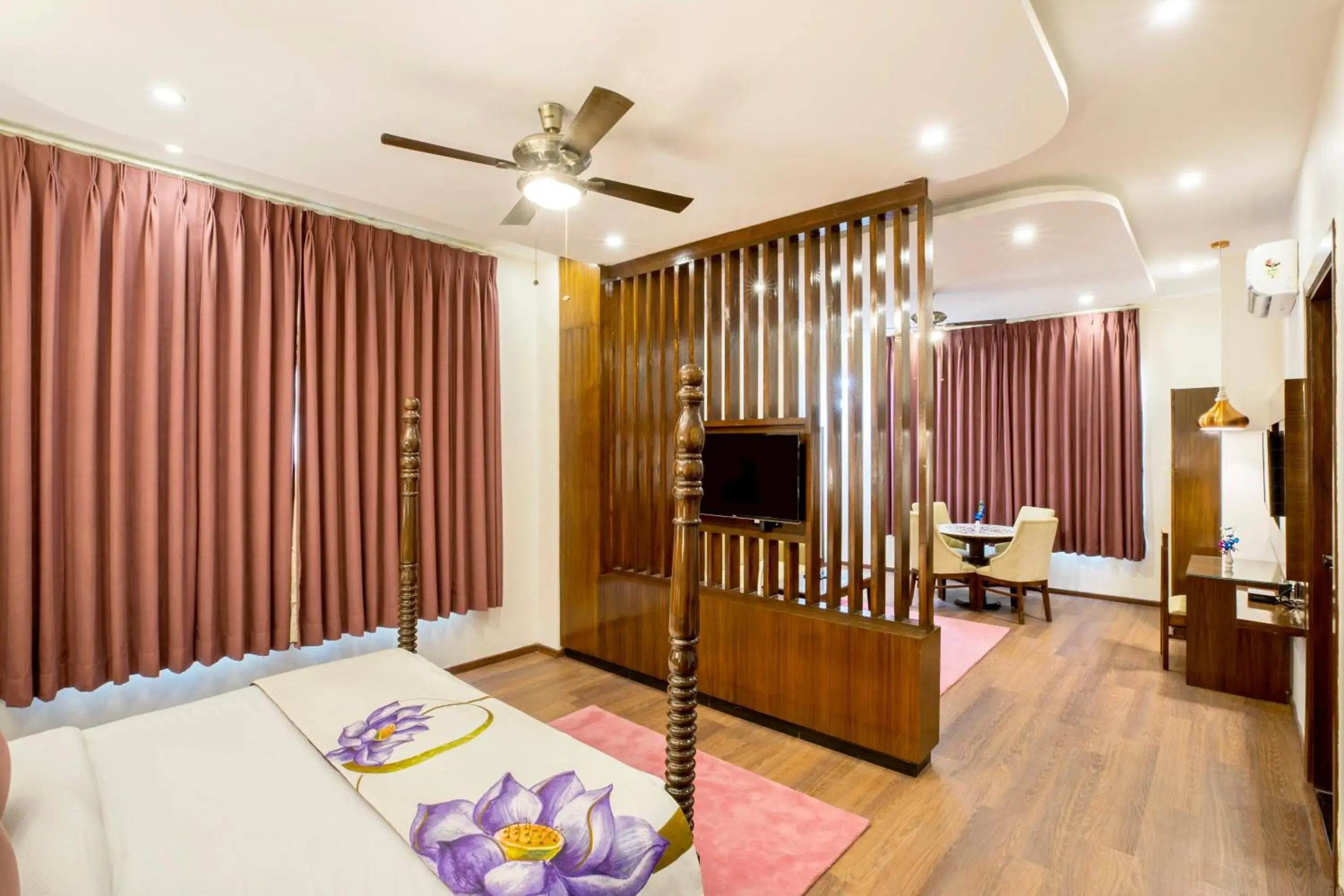 Living room in Regenta Inn On The Ganges Rishikesh Living room in Regenta Inn On The Ganges Rishikesh