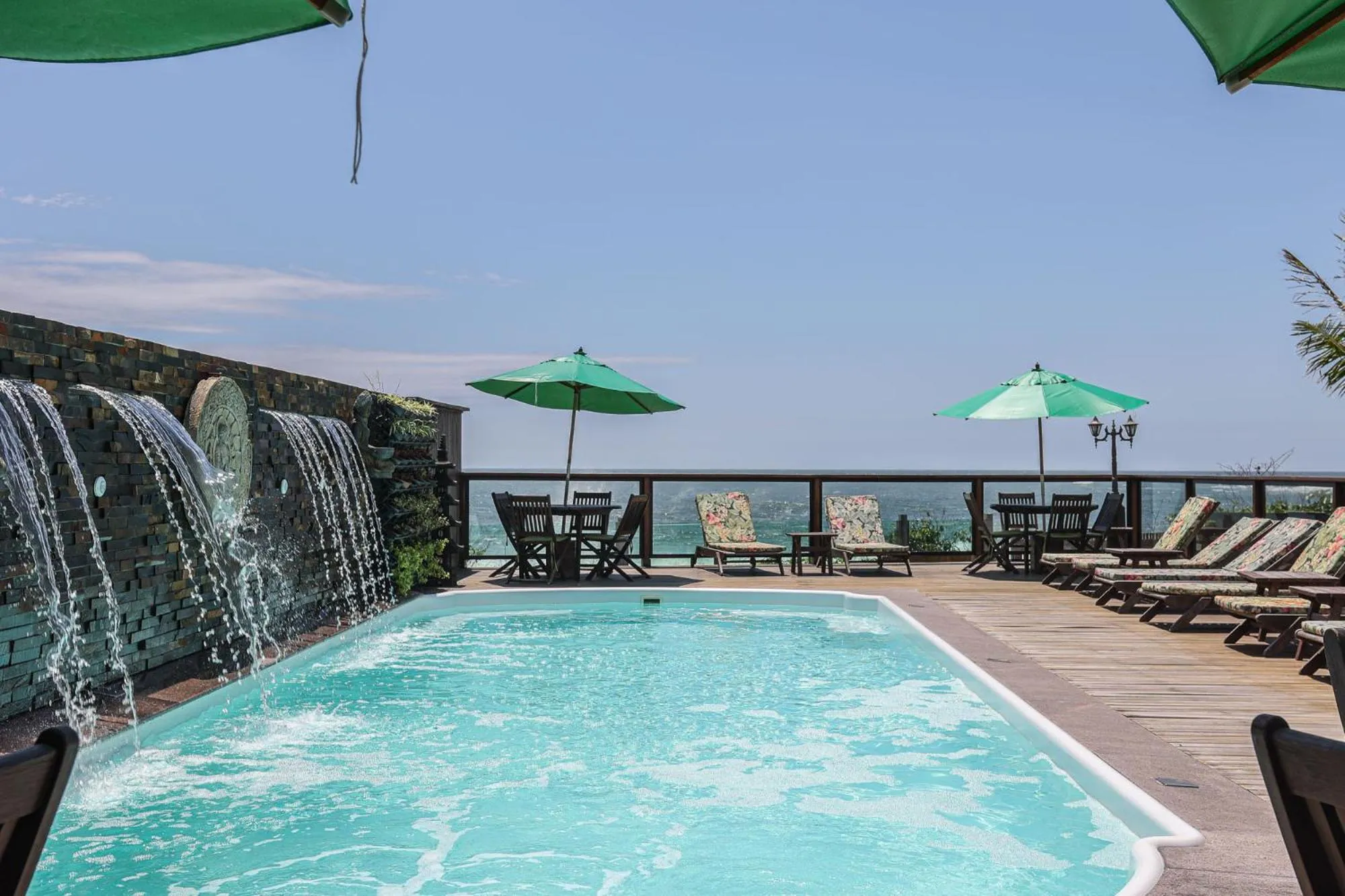 Swimming pool in Estaleiro Guest House