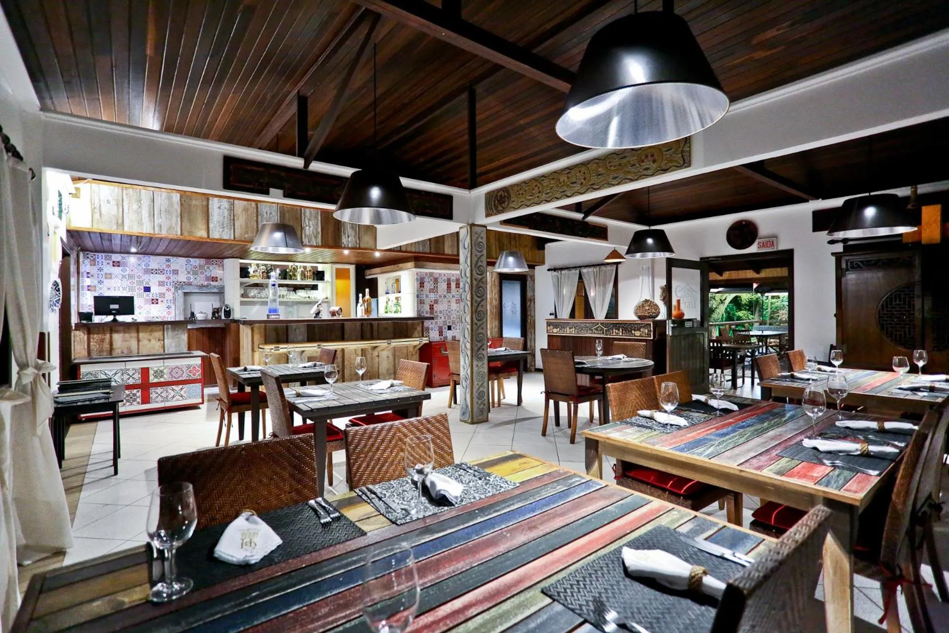 Restaurant/places to eat in Estaleiro Guest House