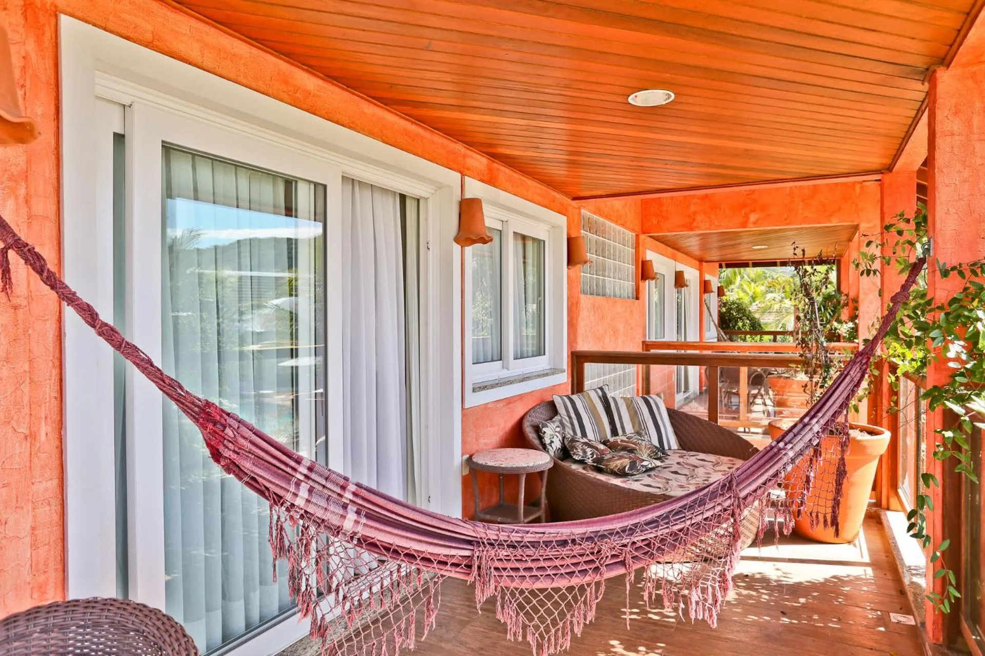 sunbed in Estaleiro Guest House