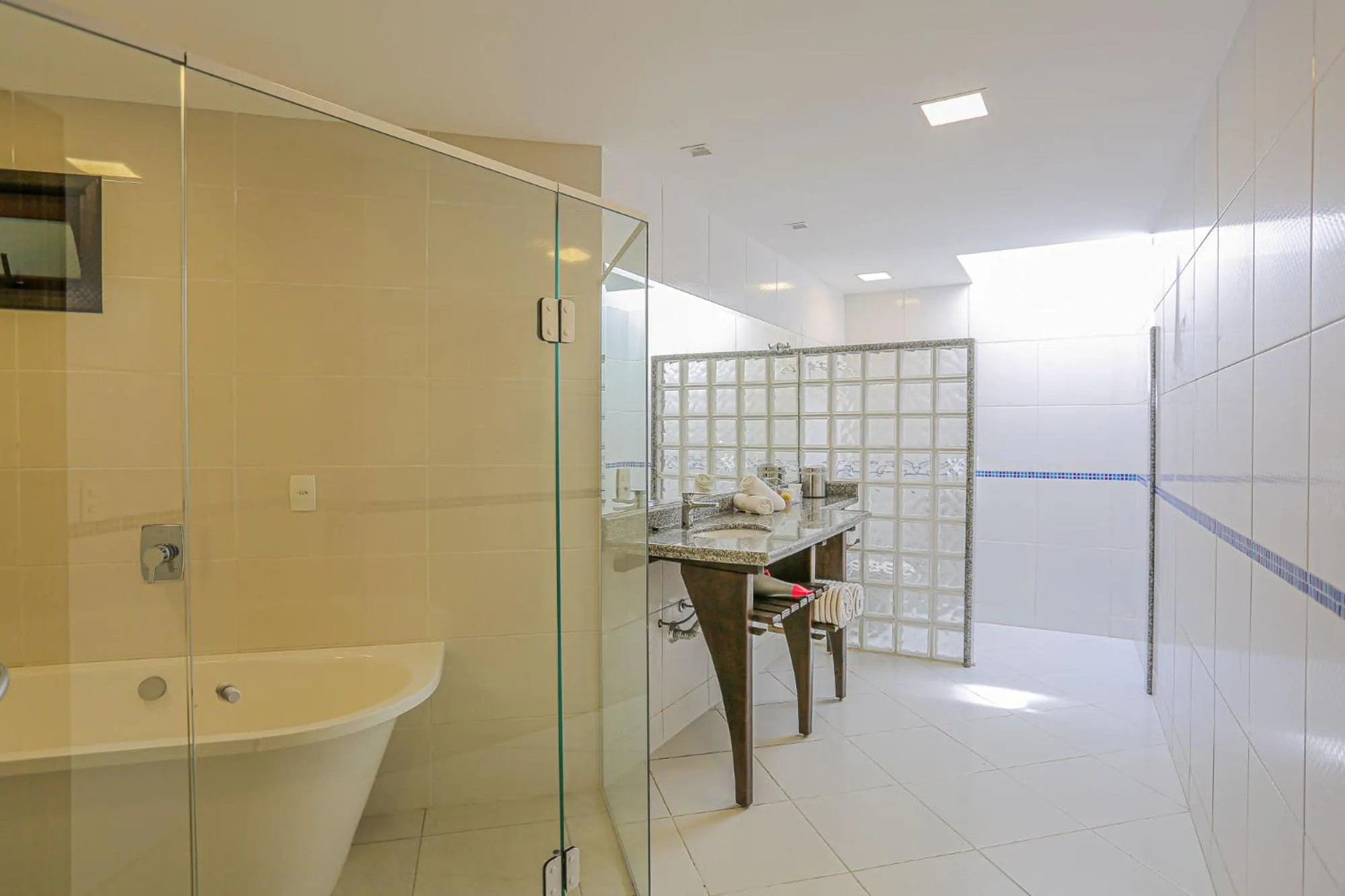 Bathroom in Estaleiro Guest House