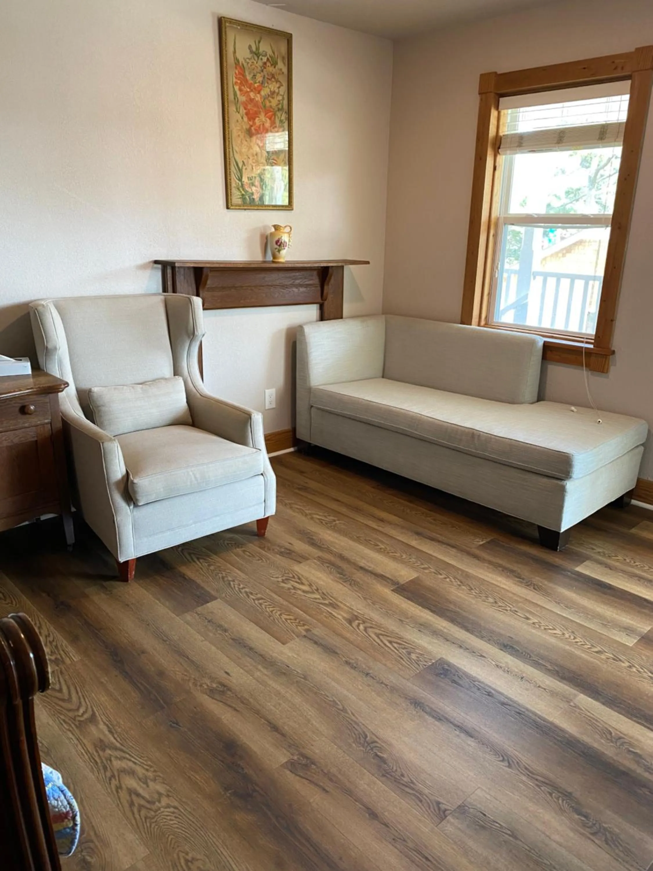 Seating area in Scarborough Inn