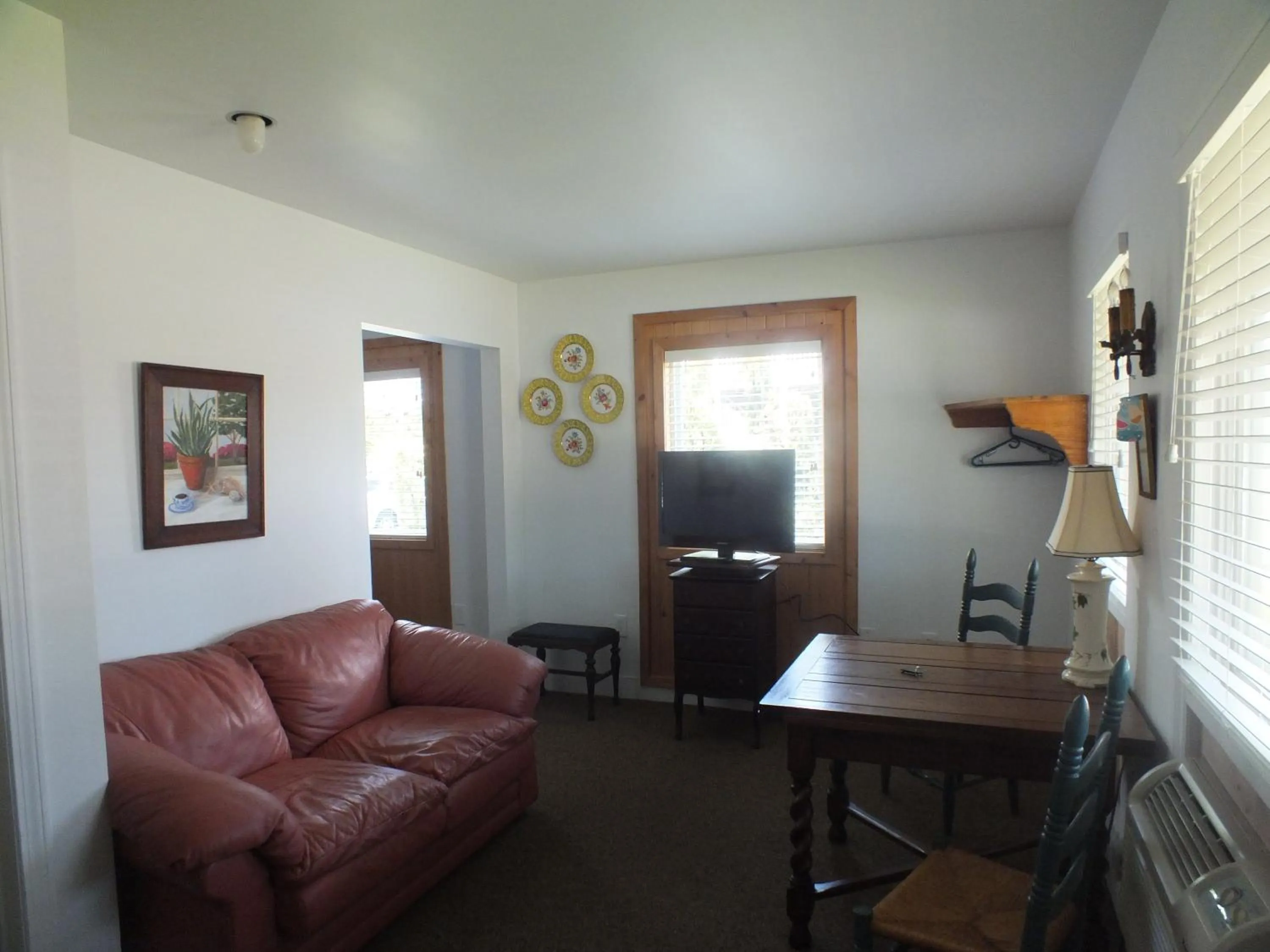 Living room in Scarborough Inn