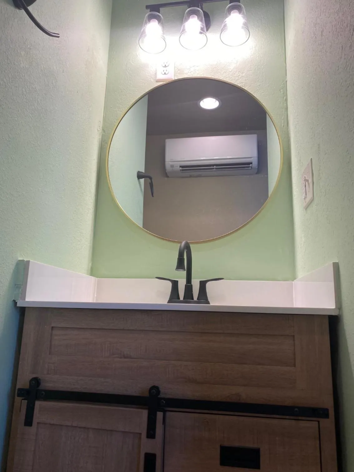 Dining area in Scarborough Inn