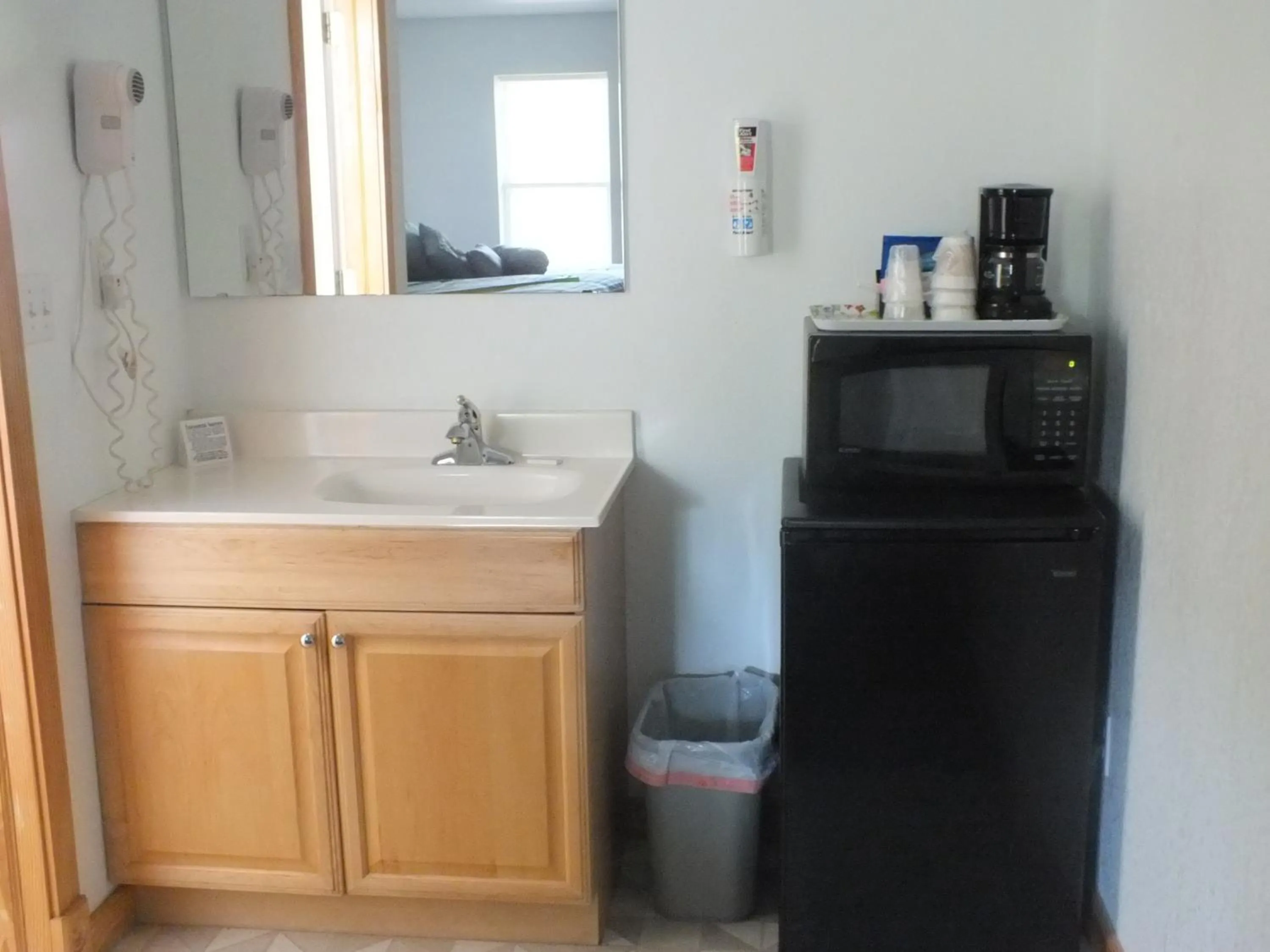 Coffee/tea facilities in Scarborough Inn