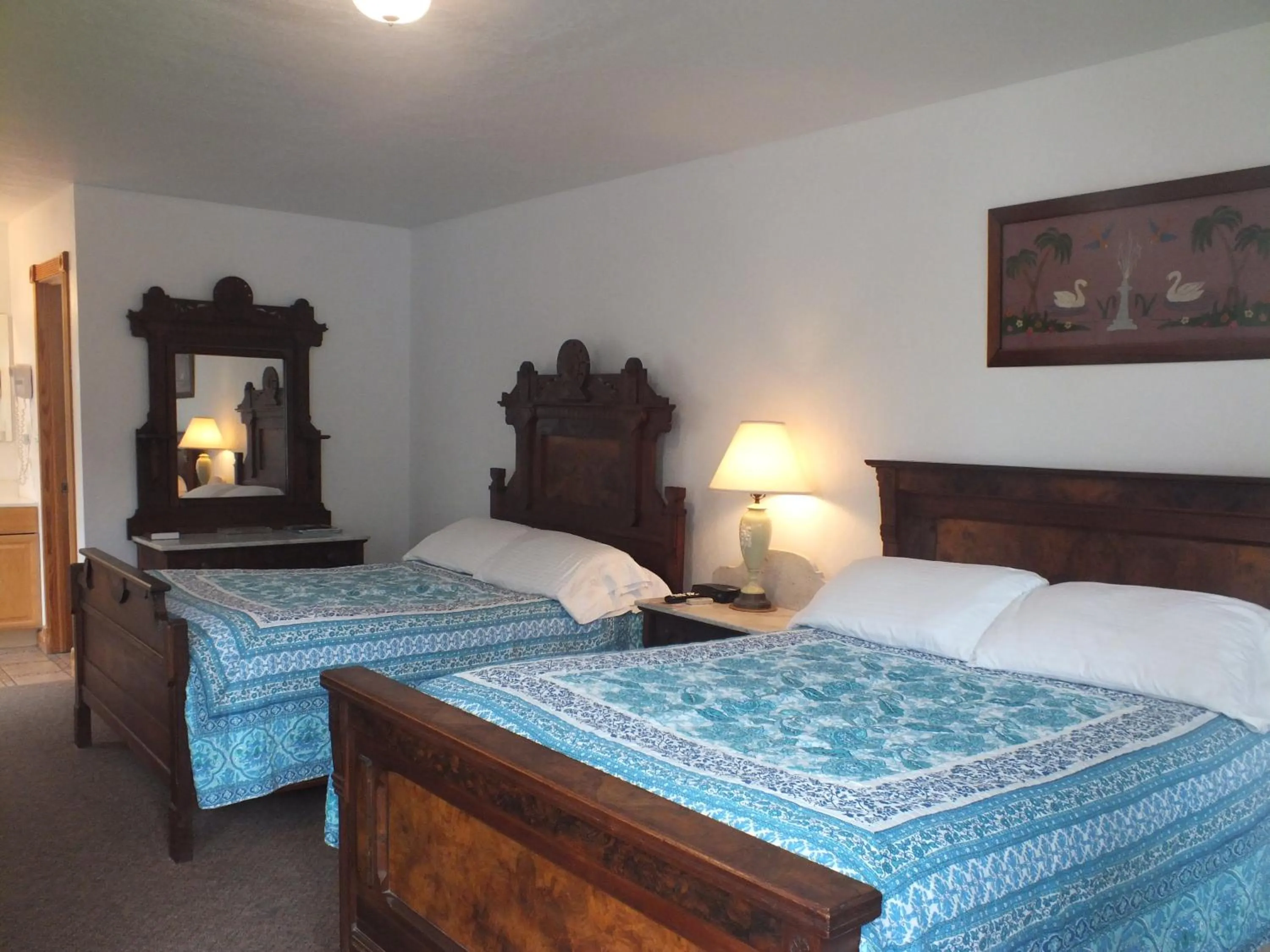 Bedroom, Bed in Scarborough Inn