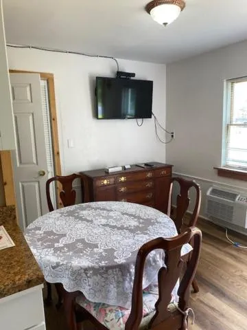 Dining area in Scarborough Inn