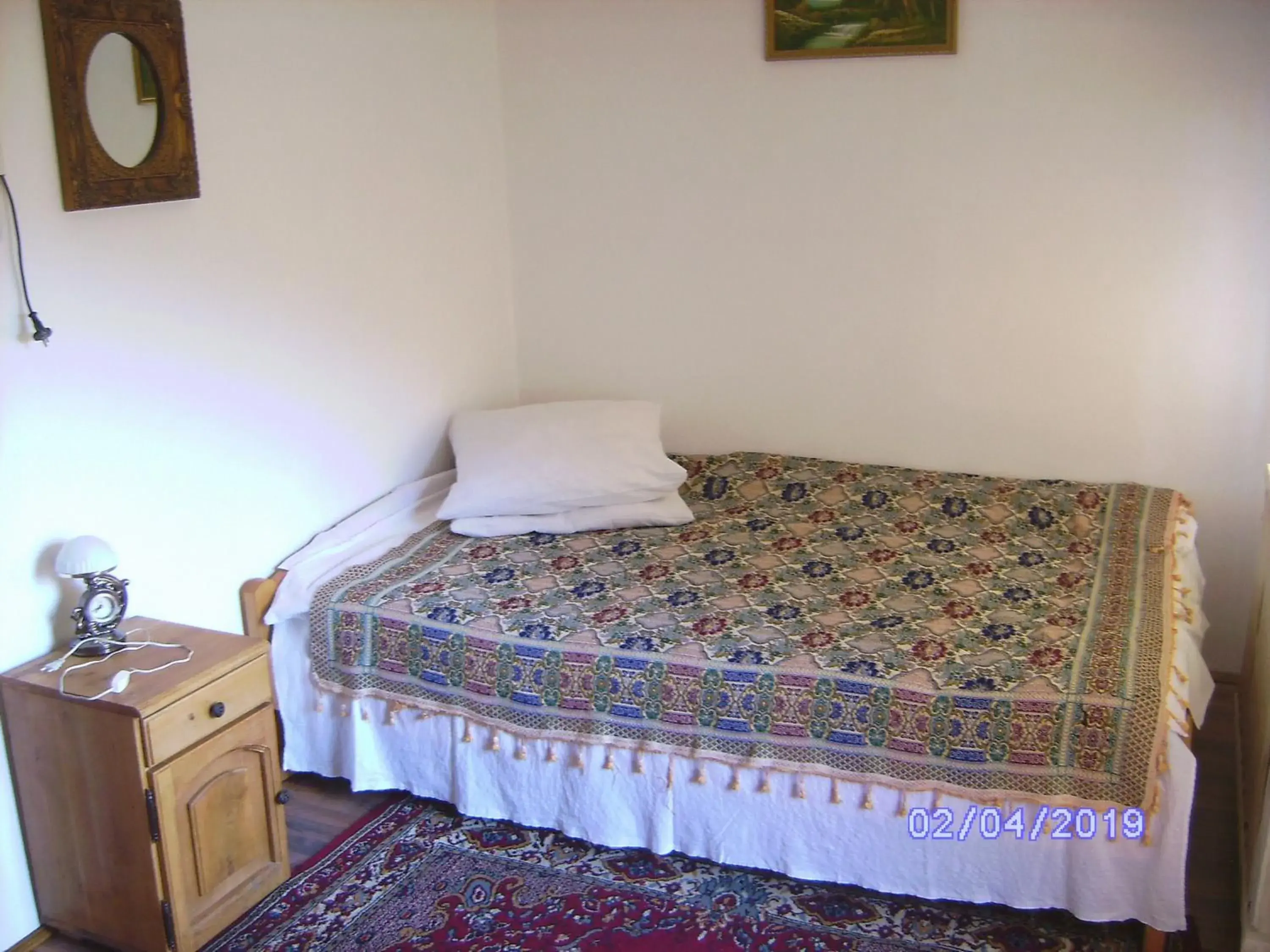 Queen Room with Shared Bathroom in Pensiunea Irina 1 si 2 Queen Room with Shared Bathroom in Pensiunea Irina 1 si 2
