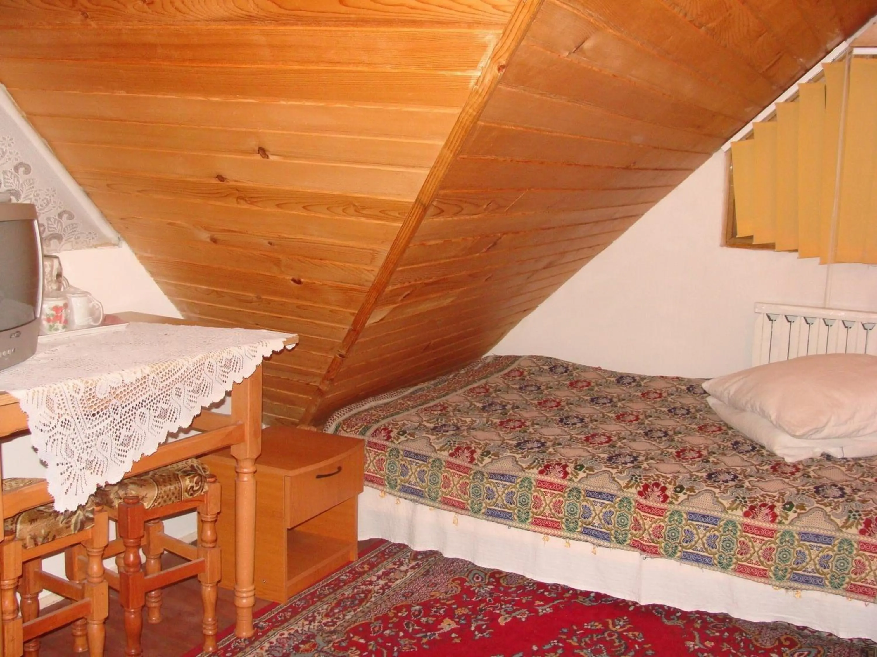 Standard Double Room with Shared Bathroom in Pensiunea Irina 1 si 2