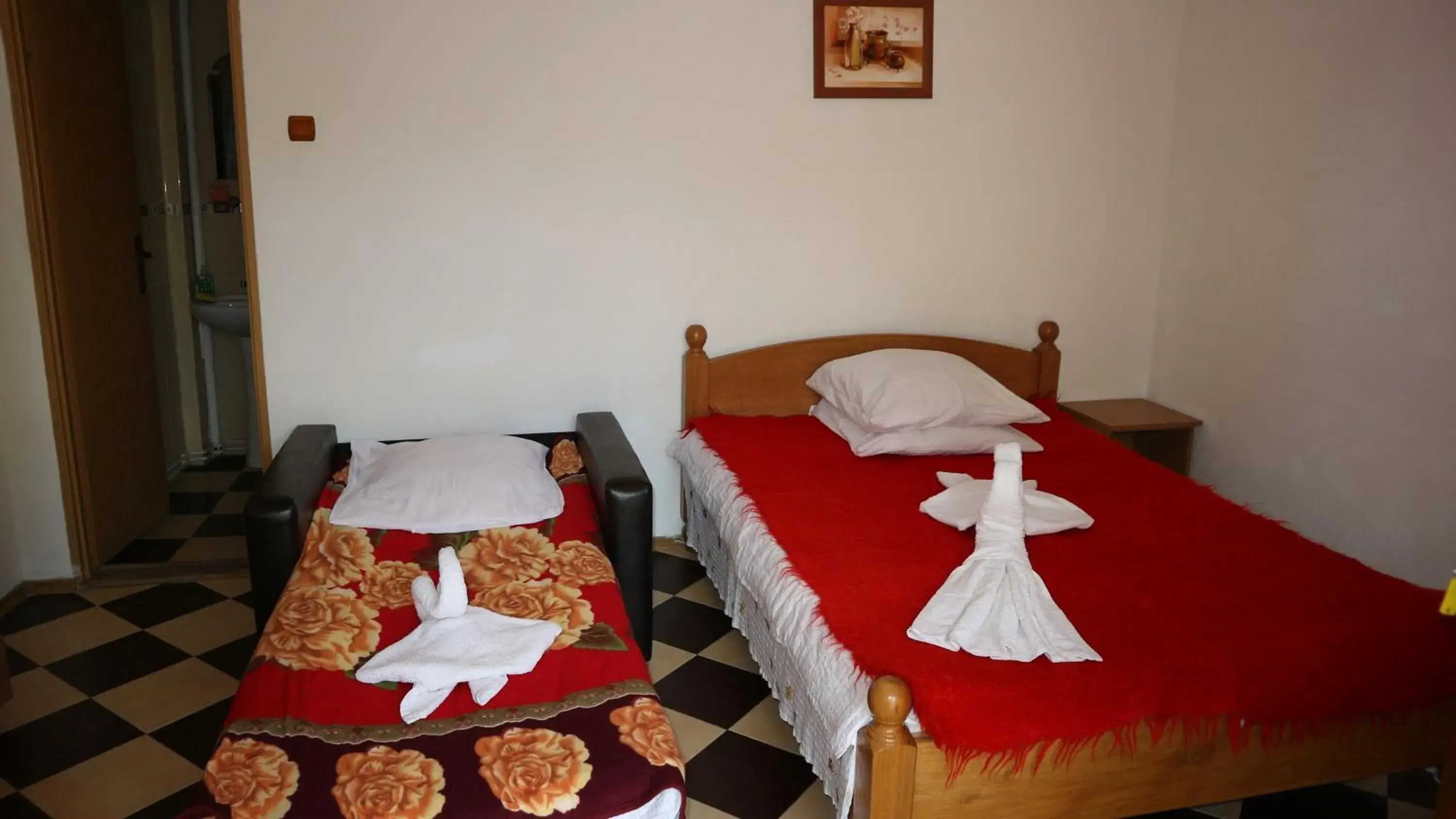 Triple Room with Bathroom in Pensiunea Irina 1 si 2 Triple Room with Bathroom in Pensiunea Irina 1 si 2