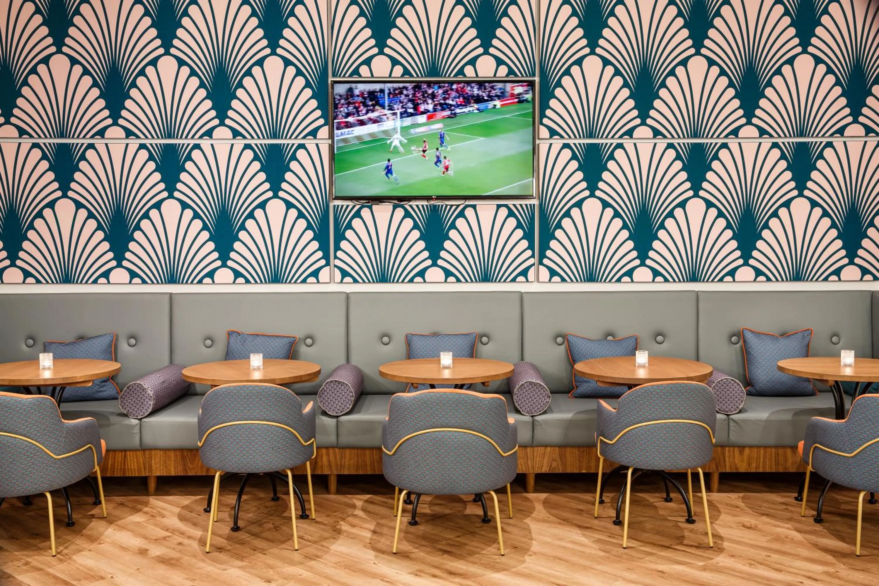 Lounge or bar in IBIS STYLES London Heathrow East