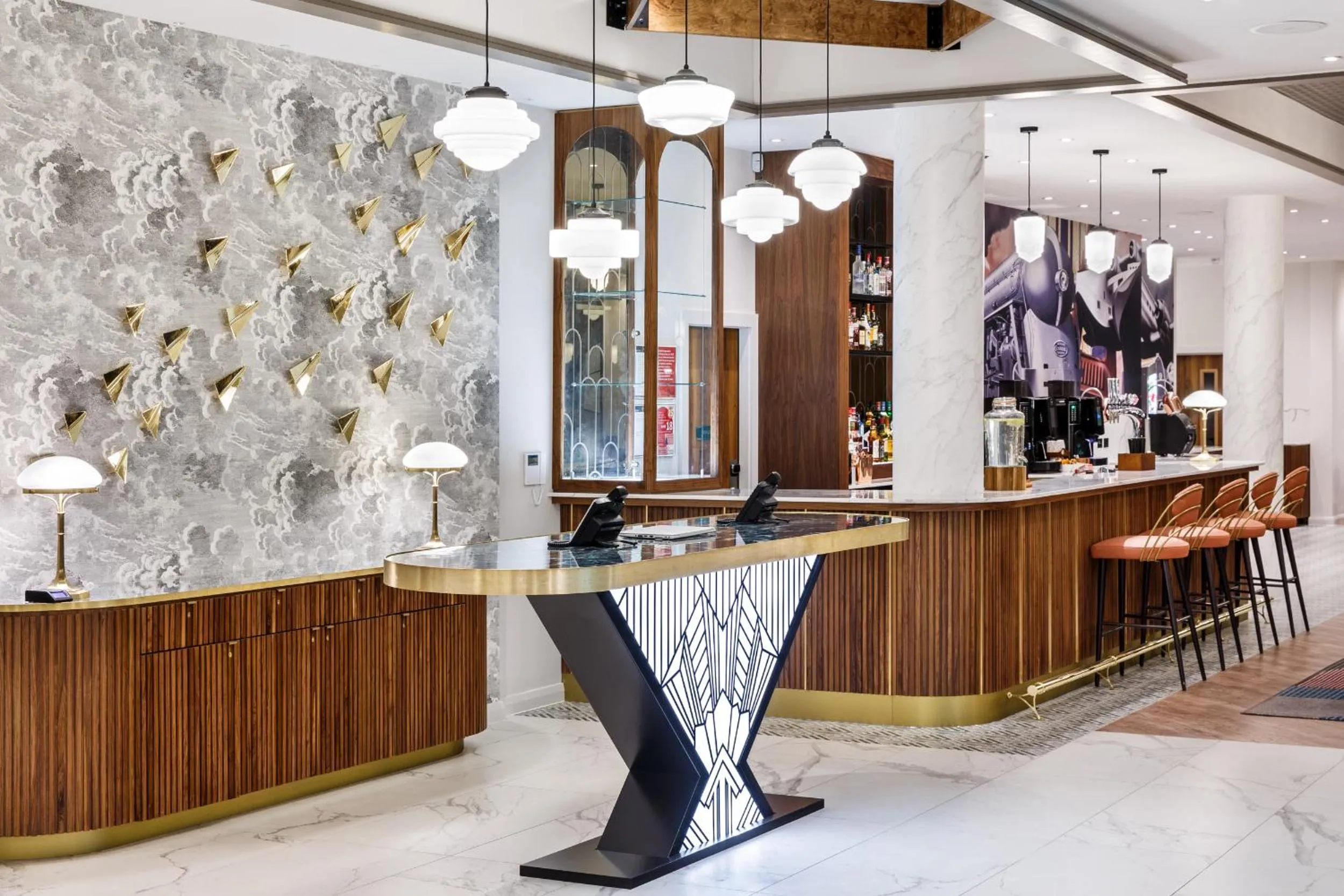 Lobby or reception in IBIS STYLES London Heathrow East