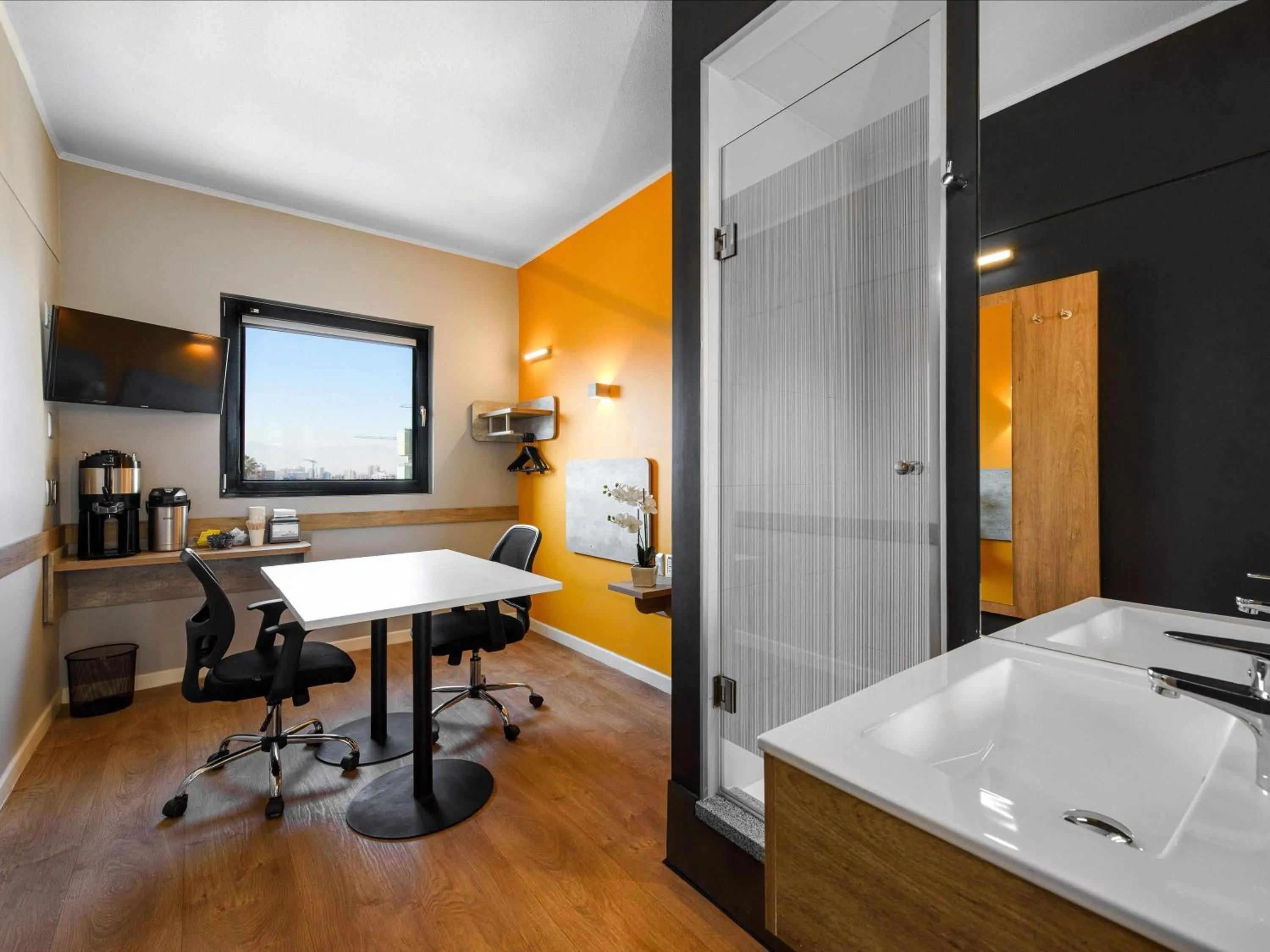 Bedroom in ibis budget Santiago Providencia