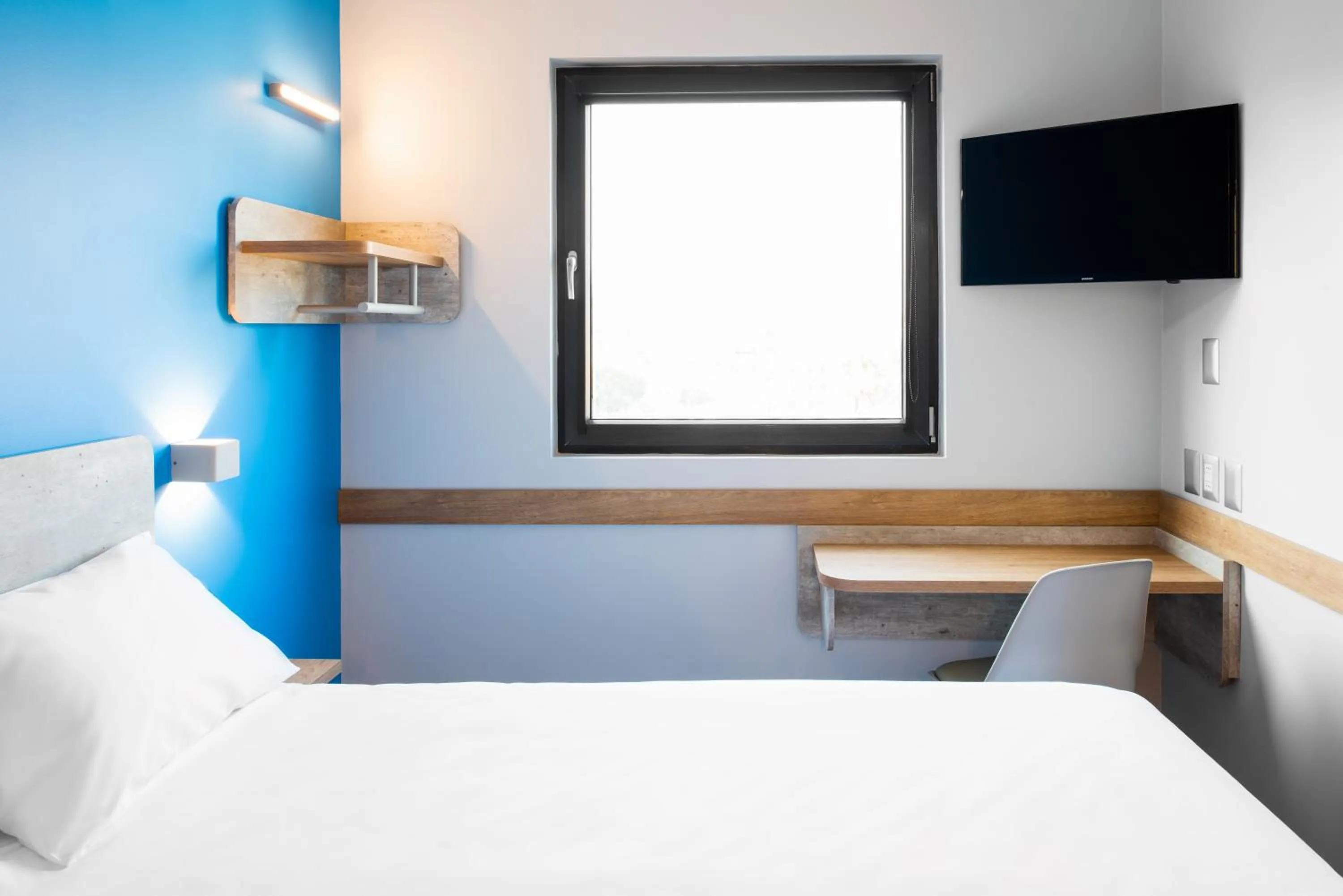 Bedroom, Bed in ibis budget Santiago Providencia