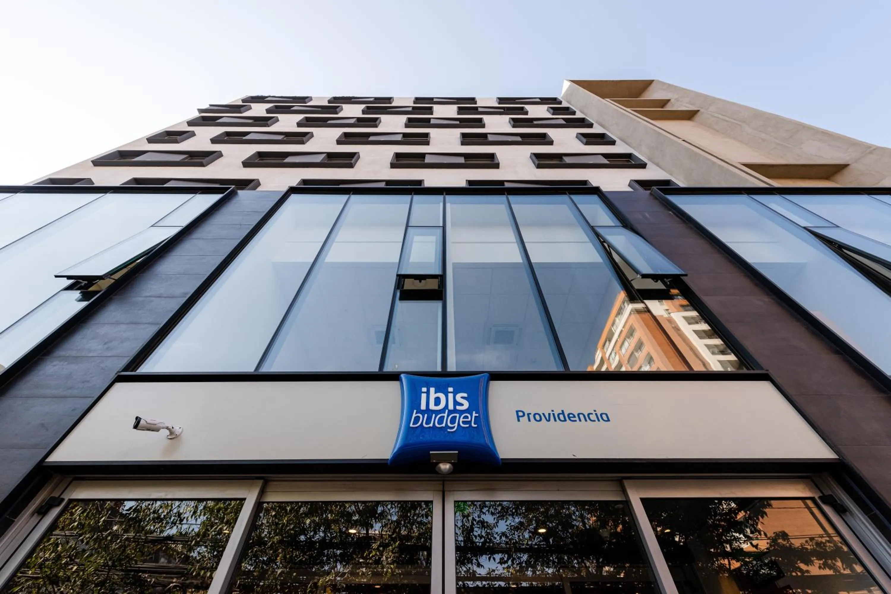 Facade/entrance in ibis budget Santiago Providencia