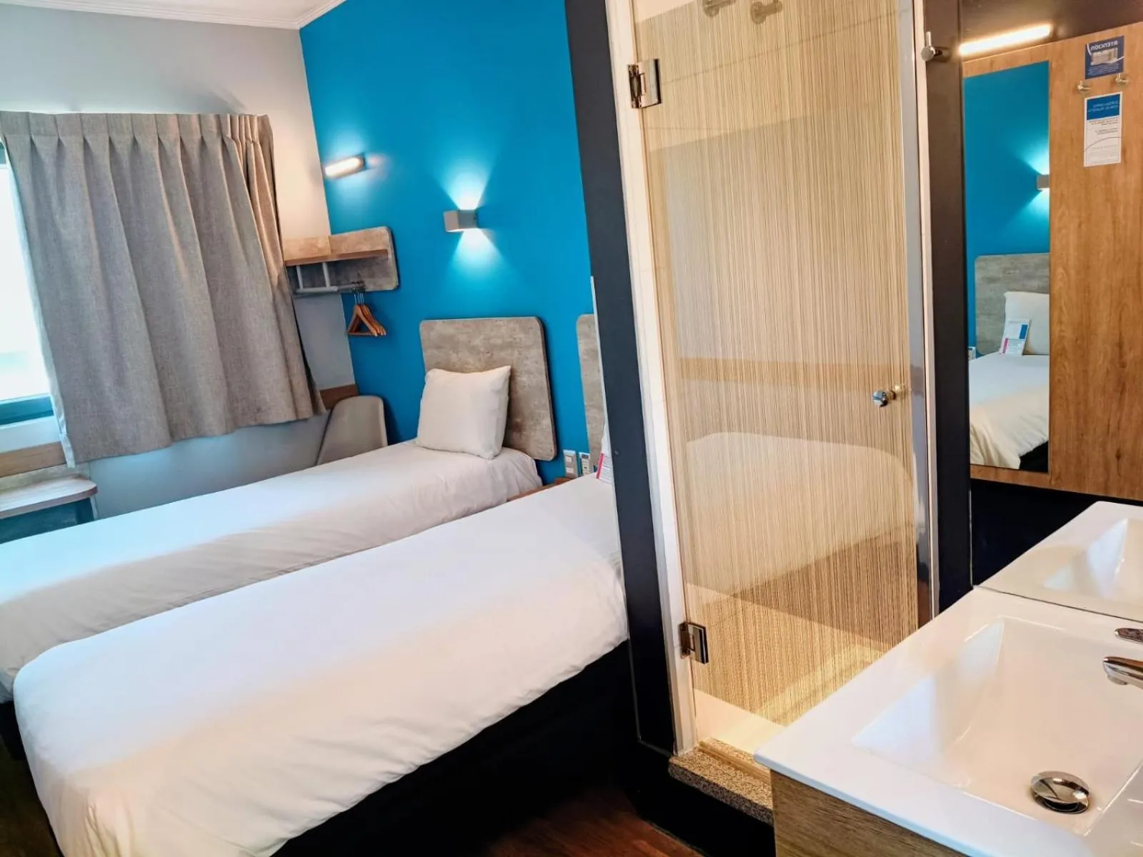 Restaurant/places to eat, Bed in ibis budget Santiago Providencia