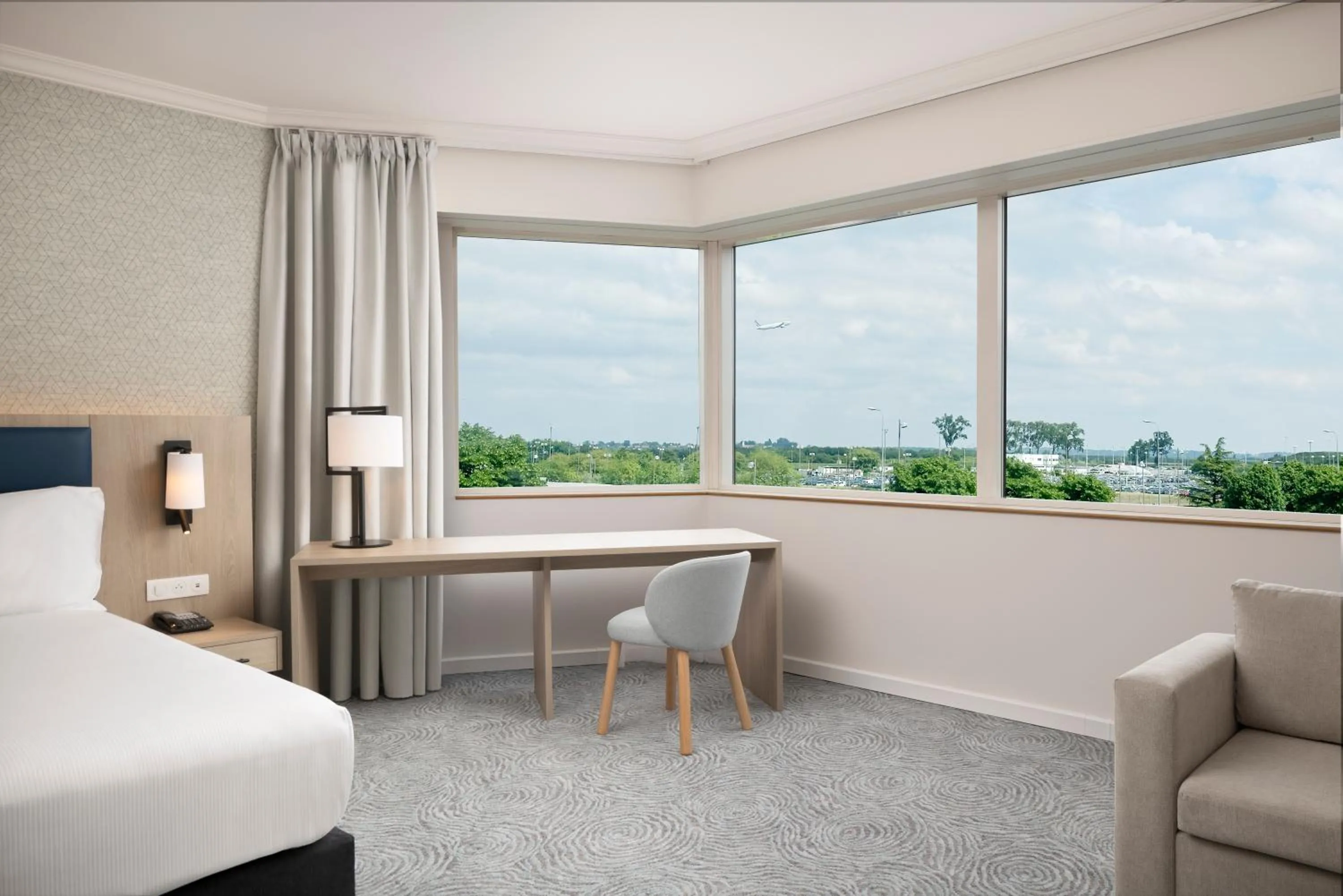 Bedroom, Bed in Hilton Paris Charles De Gaulle Airport