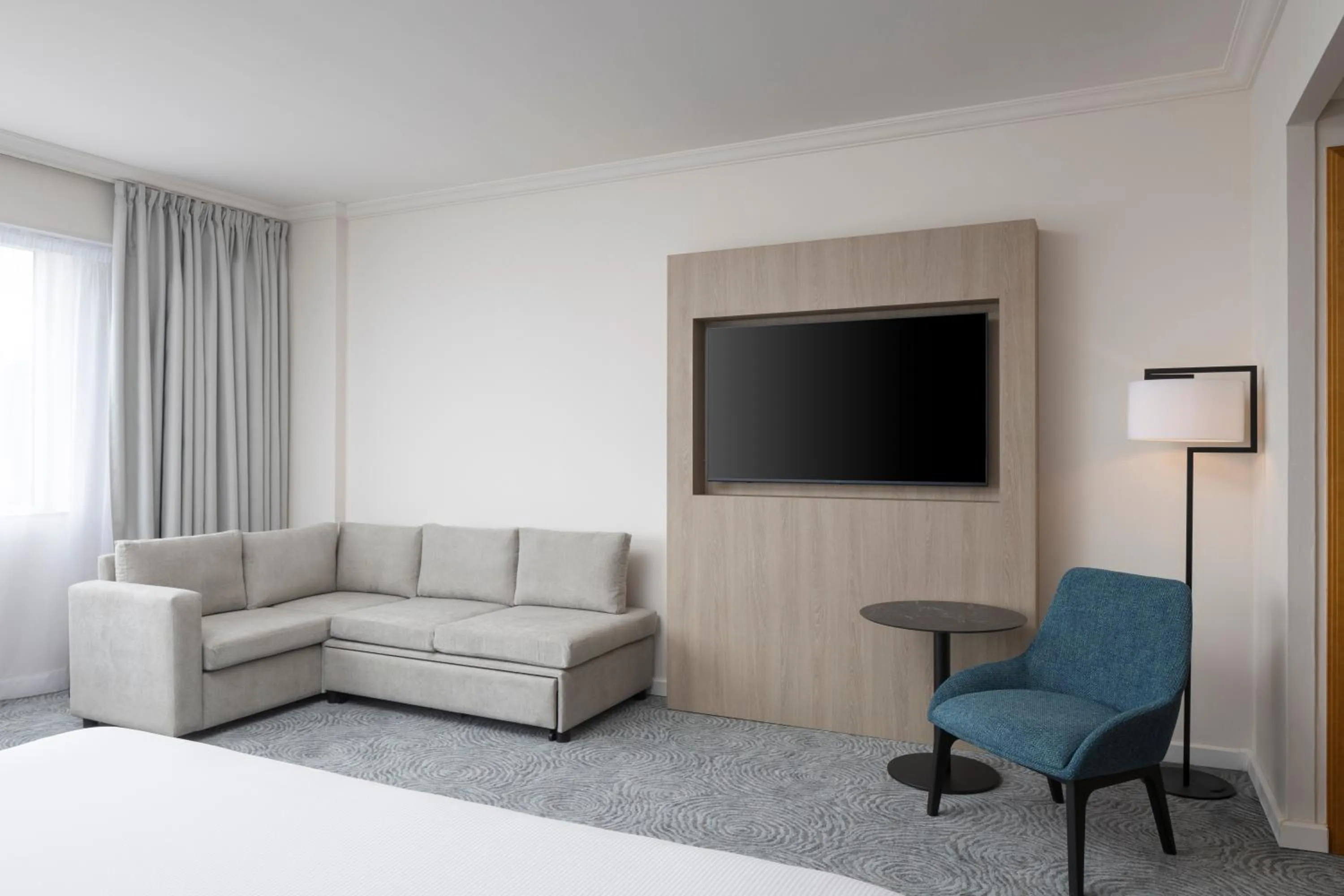 TV and multimedia in Hilton Paris Charles De Gaulle Airport